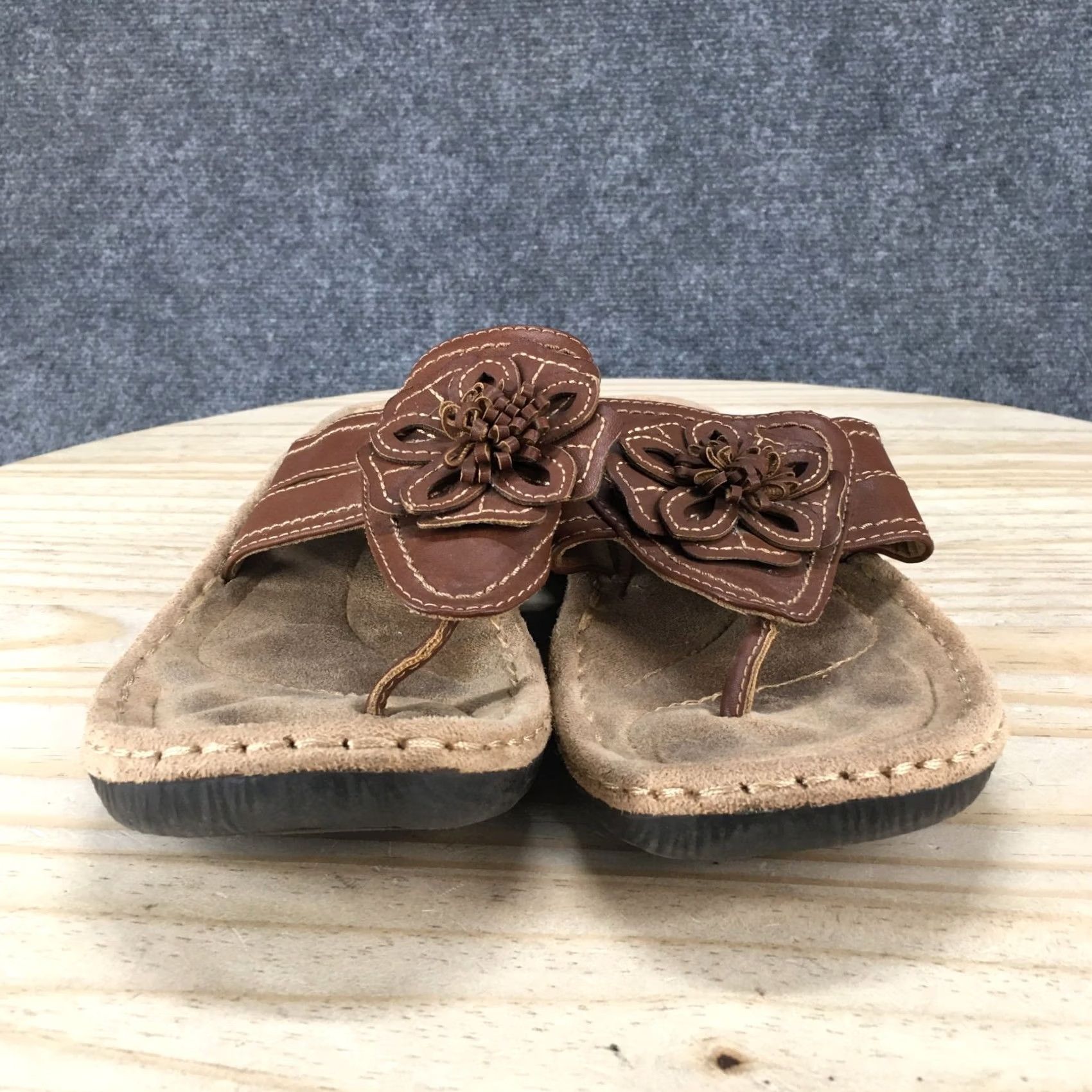 Vintage Cliffs White Mountain Sandals Womens 11M Carnation Thong Brown Faux Leather Casual Footwear Women Shoes Brown Faux Leather Slipper Sandal Size US 11 / IT 41 - 4 Thumbnail