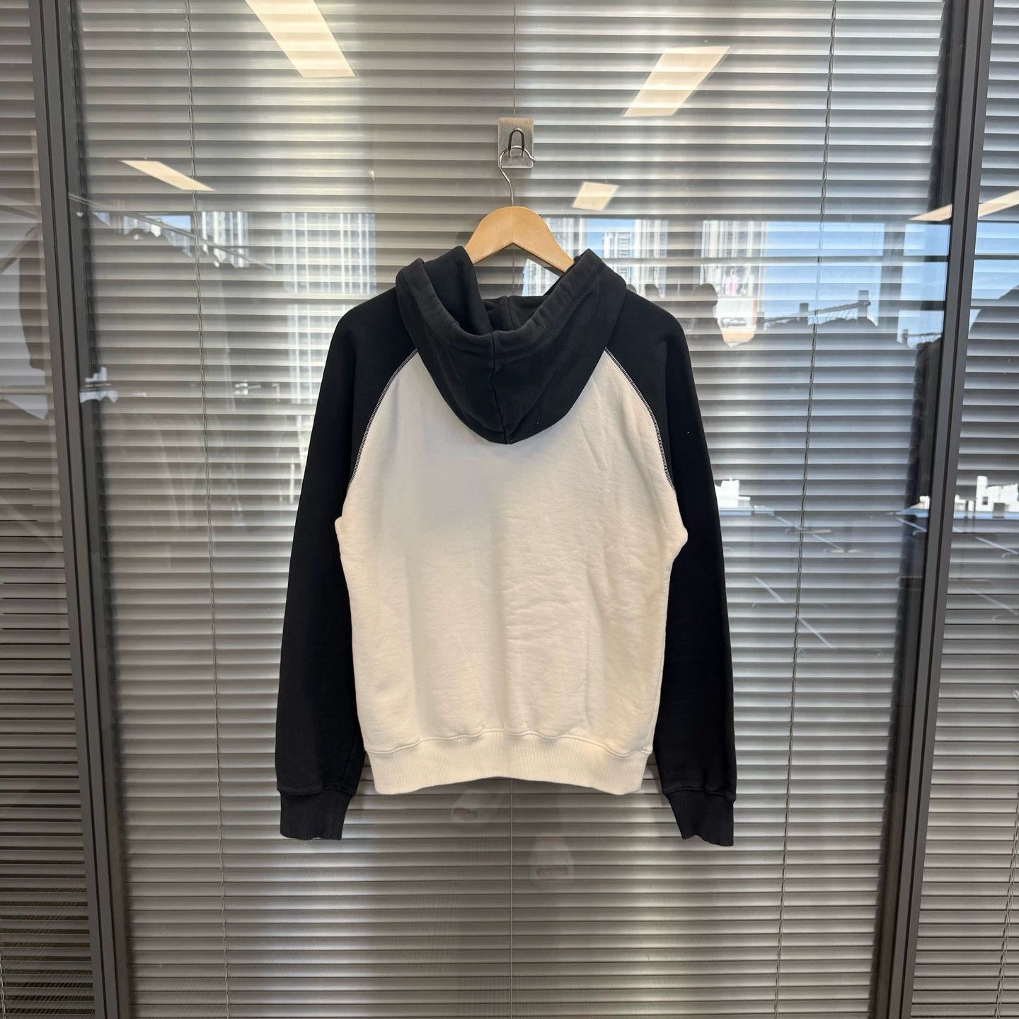 Dior DIOR SS22 embroidered Logo oversized hoodie XS Size XS / US 0-2 / IT 36-38 - 2 Thumbnail