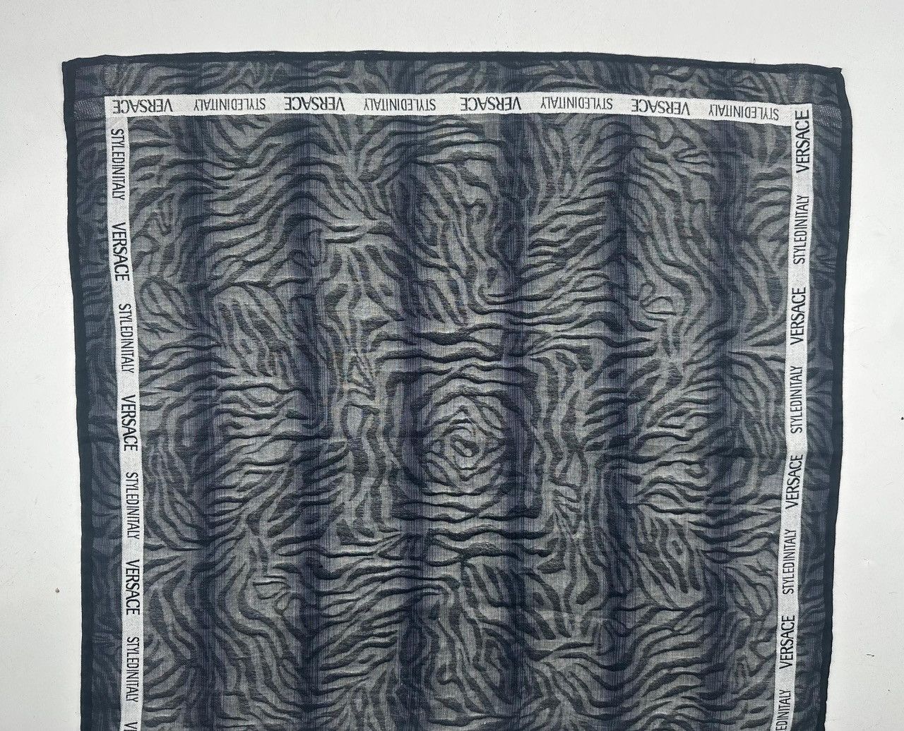 Versace versace handkerchief bandana tc44 Size ONE SIZE - 3 Thumbnail