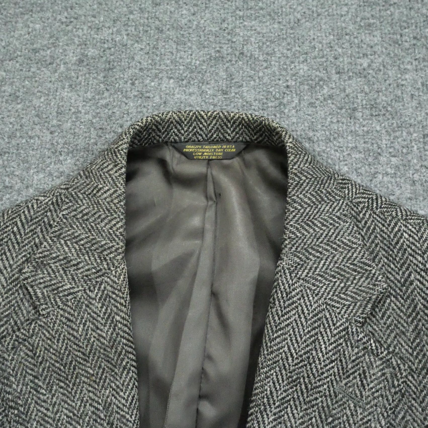 Vintage VINTAGE Hunt Valley Blazer Mens 40R Wool Tweed Grey Herringbone Door Harris Tweed Overcoat Classic Style Mens Blazer Size 40R - 4 Thumbnail