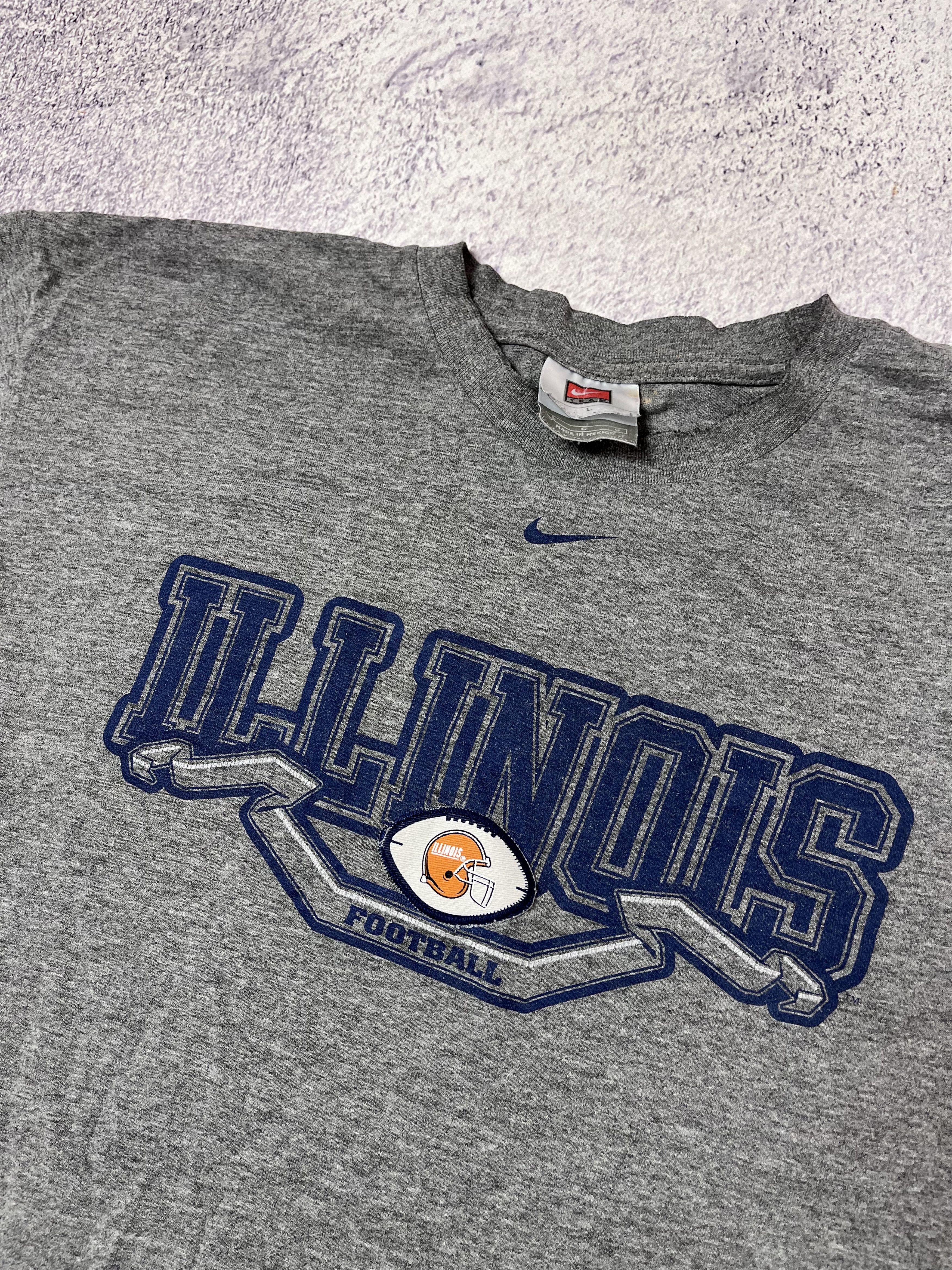 Nike × Vintage Vintage men’s T-shirt Nike Team sport ILLINOIS FOOTBALL Size US XL / EU 56 / 4 - 7 Thumbnail