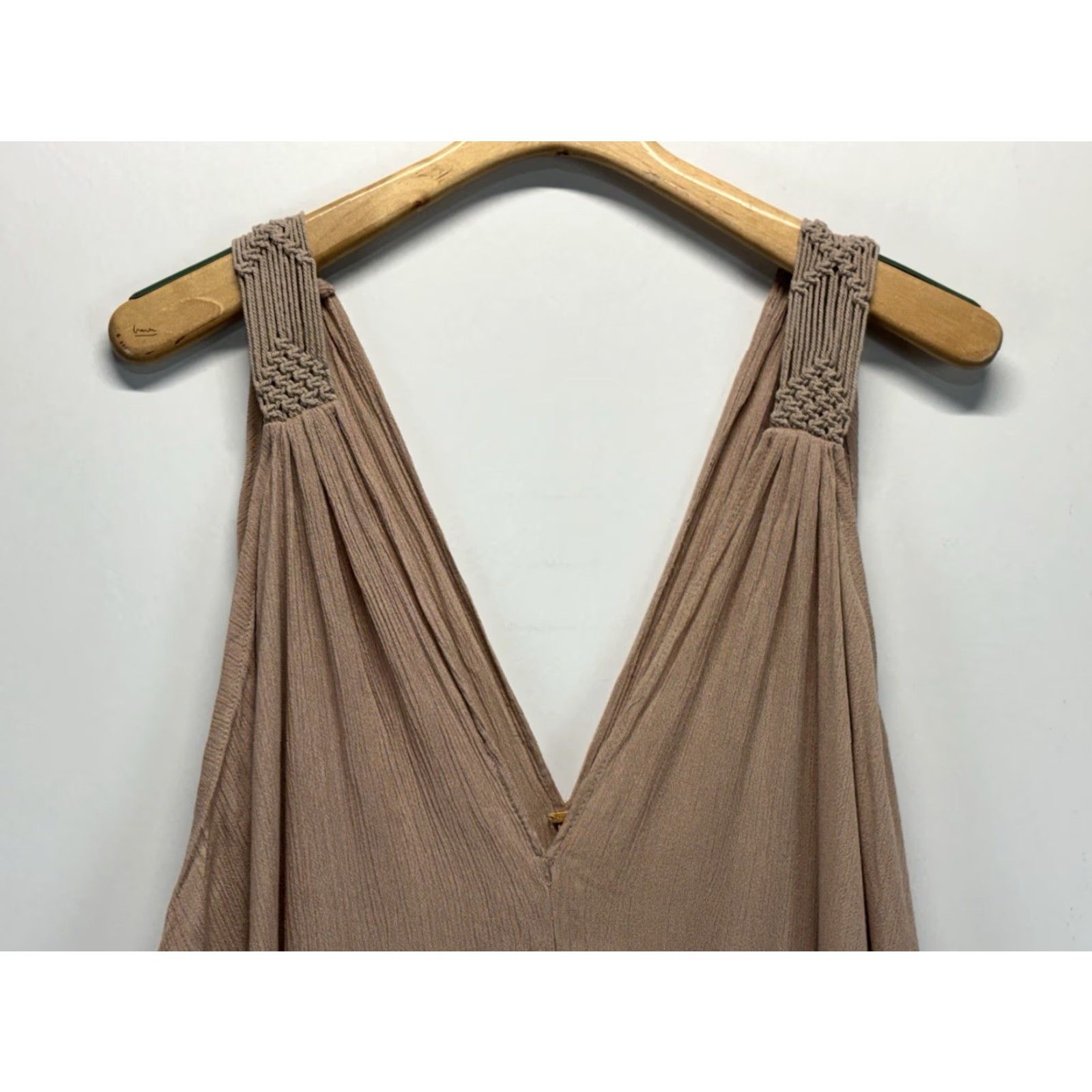 Free People VINTAGE? No. But: Free People One Piece Jumpsuit Romper XS Taupe Crinkle Wide-Leg Oversized Sleeveless Pullover Women’s Regular Fit Size 26" / US 2 / IT 38 - 2 Thumbnail