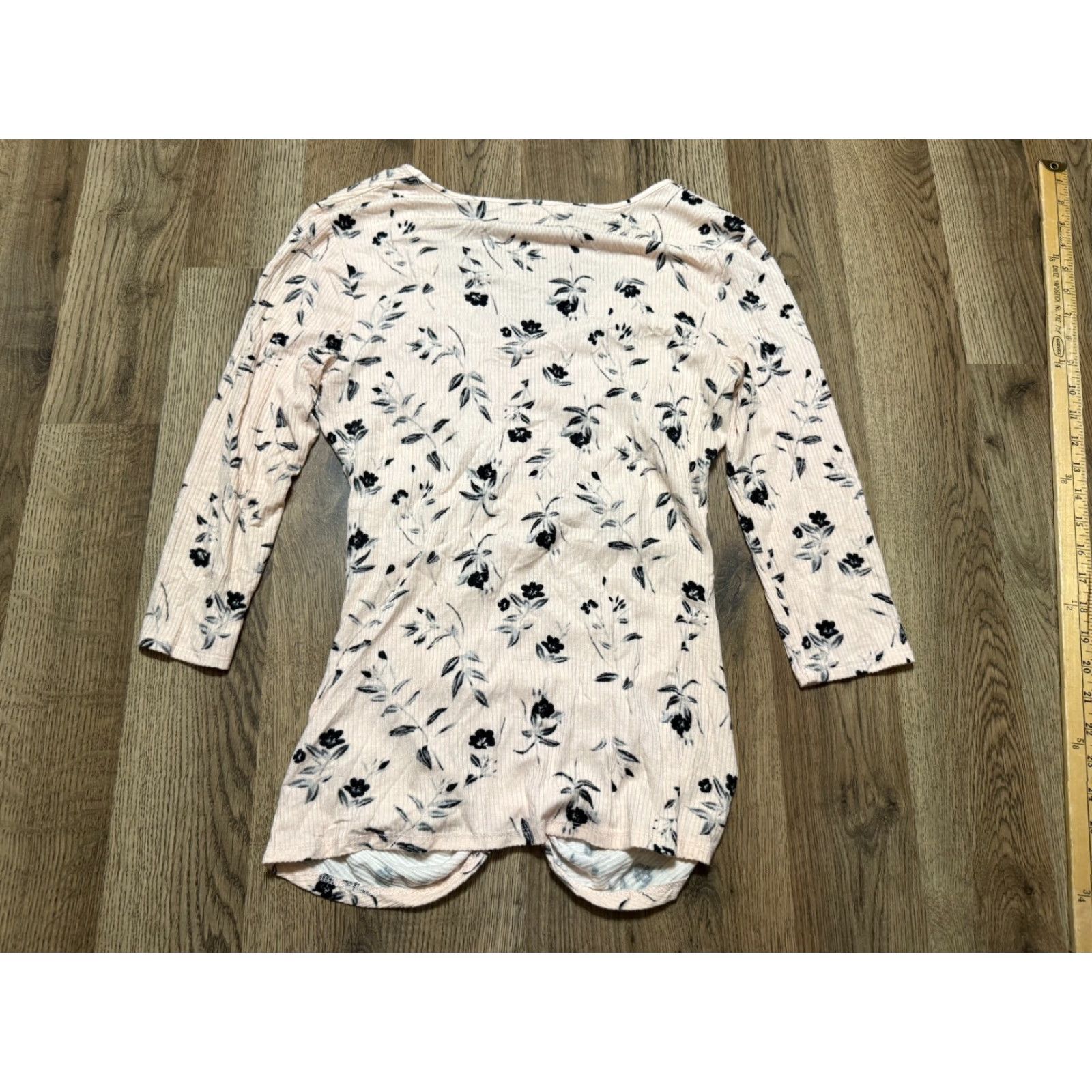 Vintage Candies Shirt Women's Medium Pink Black Floral Ruched Long Sleeve V-Neck Shirt Mens Womens Girls Size M / US 6-8 / IT 42-44 - 2 Thumbnail