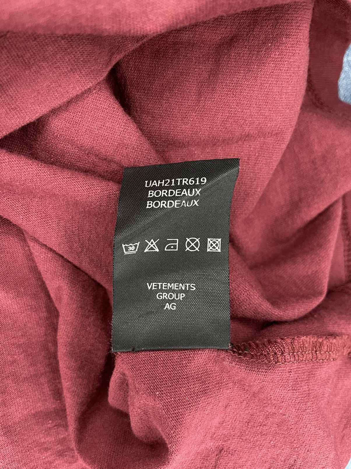 Vetements Vetements Script Logo Bordeaux T-Shirt Size US L / EU 52-54 / 3 - 13 Thumbnail