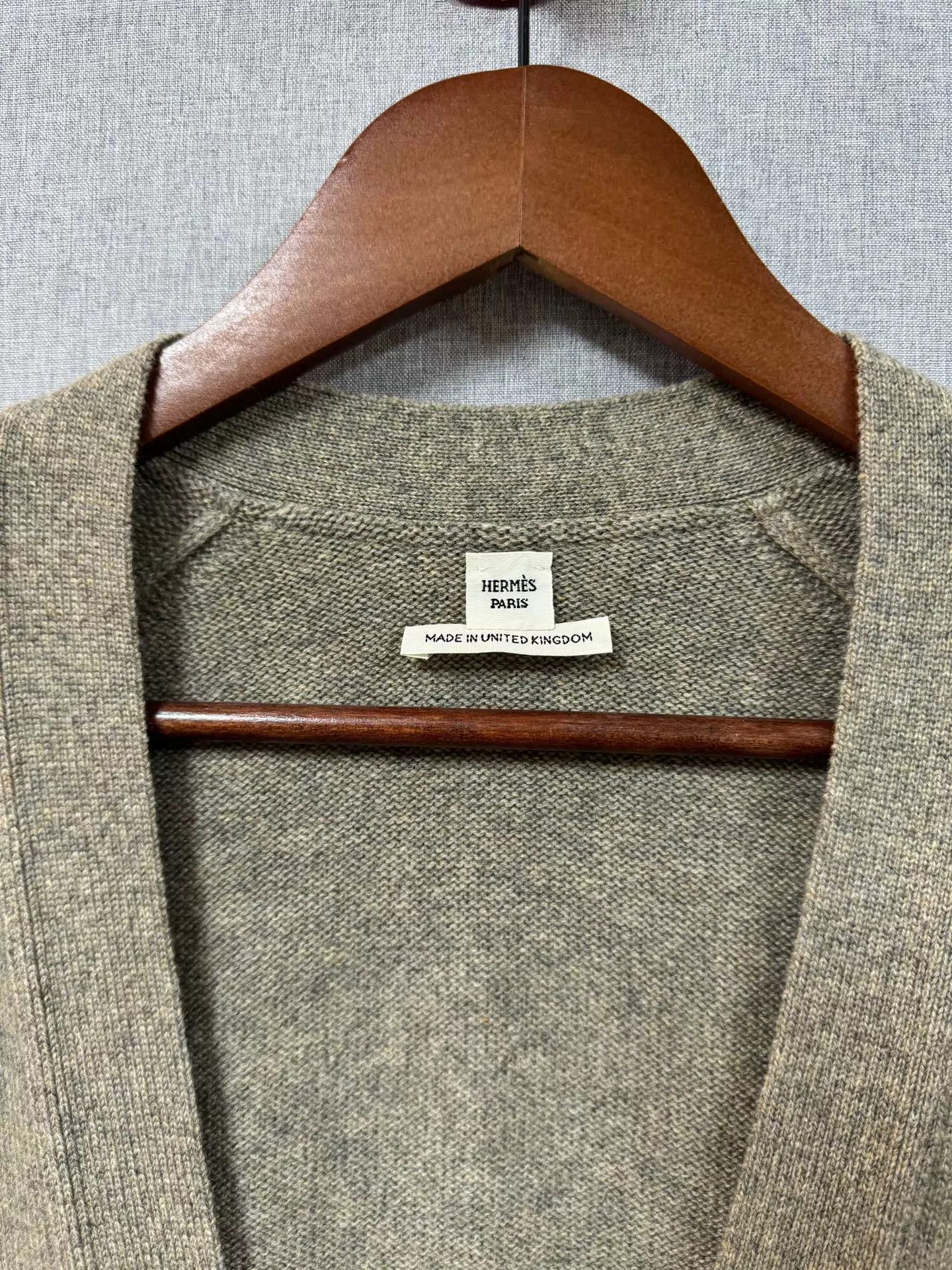 Hermes Hermes Gray Cashmere Cardigan Size 36 Like New Size XS / US 0-2 / IT 36-38 - 3 Thumbnail
