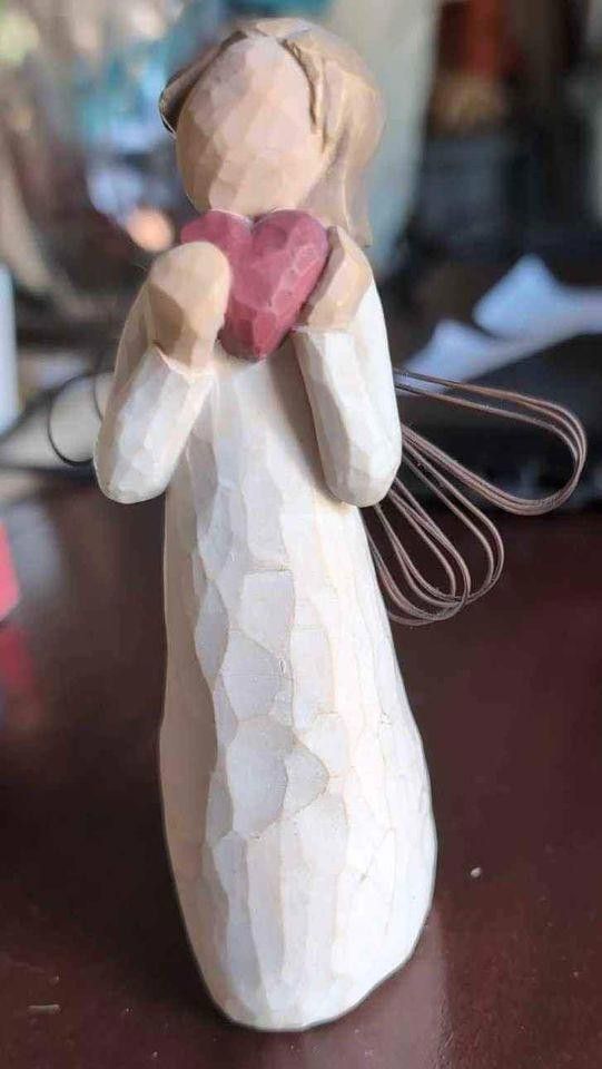 Designer Willow Tree Angel of the Heart 4" Handpainted Figurine Size ONE SIZE - 1 Thumbnail