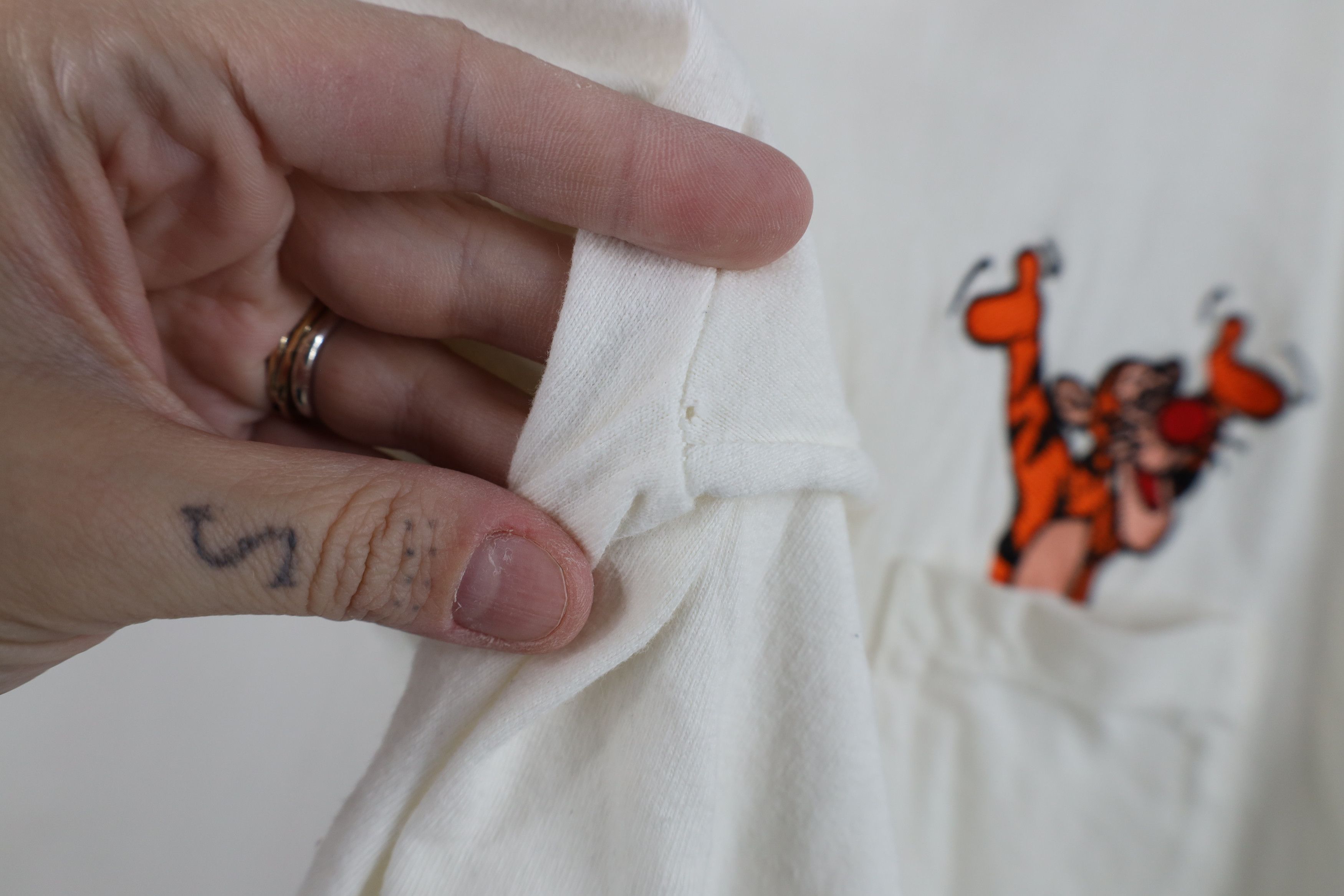 Disney Vintage 90s Disney Winnie the Pooh Tigger Pocket T-Shirt Size US L / EU 52-54 / 3 - 9 Thumbnail