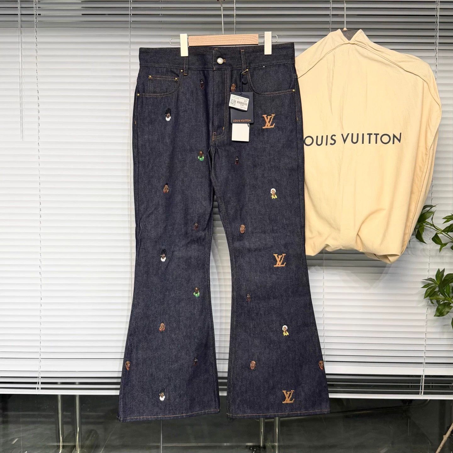 Louis Vuitton LV x Pharrell SS24 Embroidered Pearl Button Flare Jeans 33 Size US 33 - 1 Thumbnail