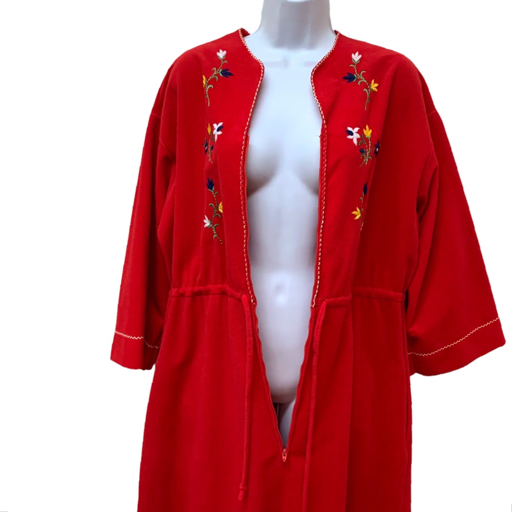 Vintage VINTAGE Vassarette Red Embroidered Zipper Front Robe House Coat M Made in USA Shirt Adult M Red Art Deco Womens Size ONE SIZE - 3 Thumbnail