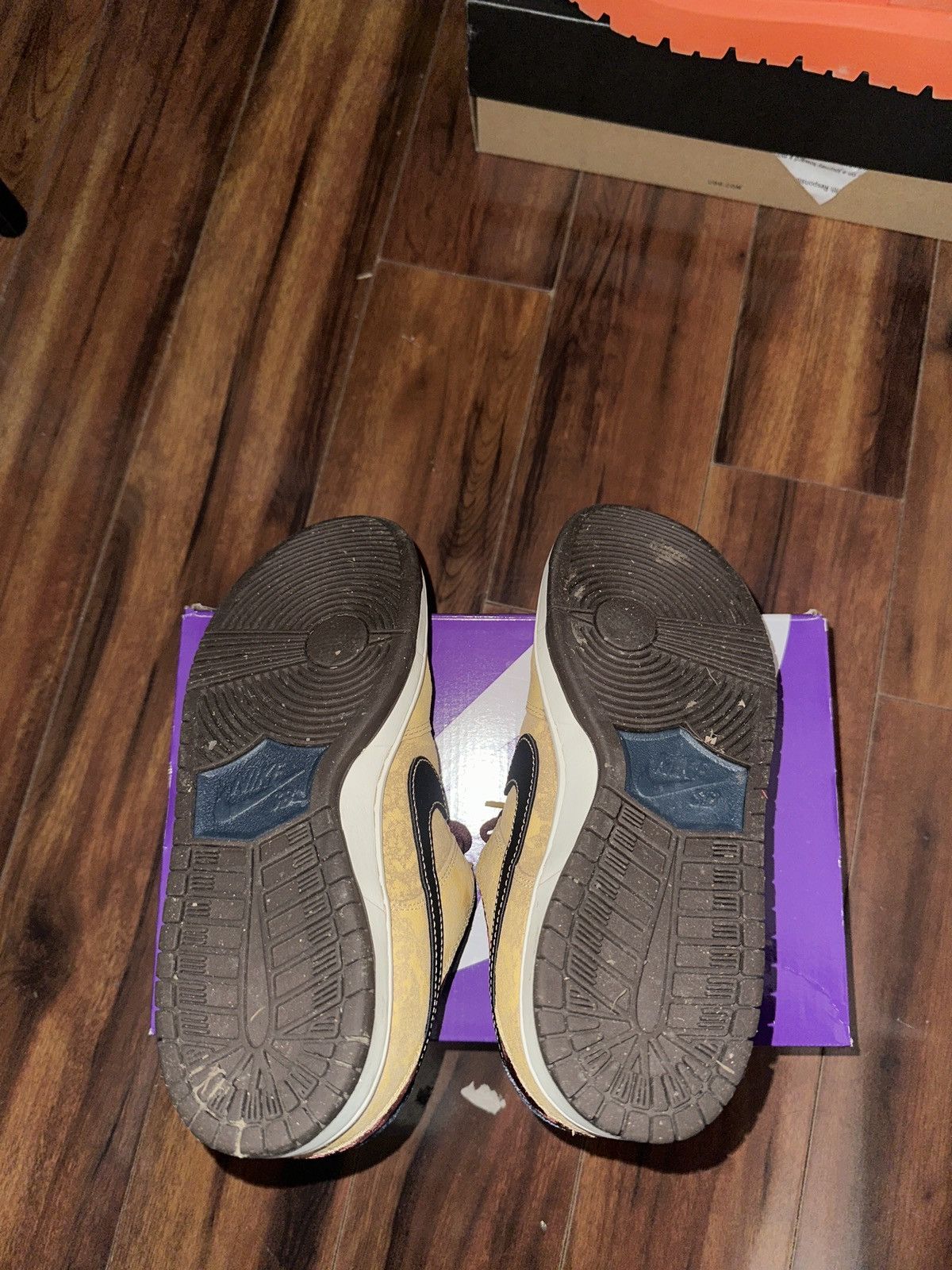 Nike SB Nike SB Dunk Low Size US 8.5 / EU 41-42 - 3 Thumbnail