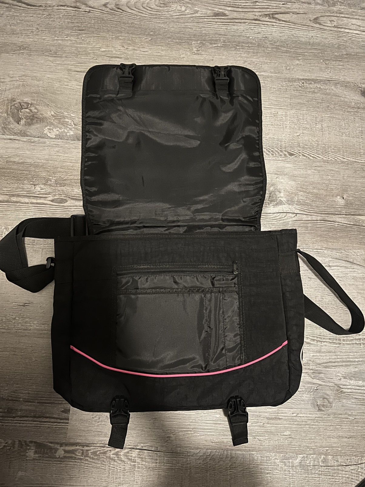 Other (OFFER) H.I.M Black & Pink Heartagram Messenger Bag Size ONE SIZE - 3 Thumbnail