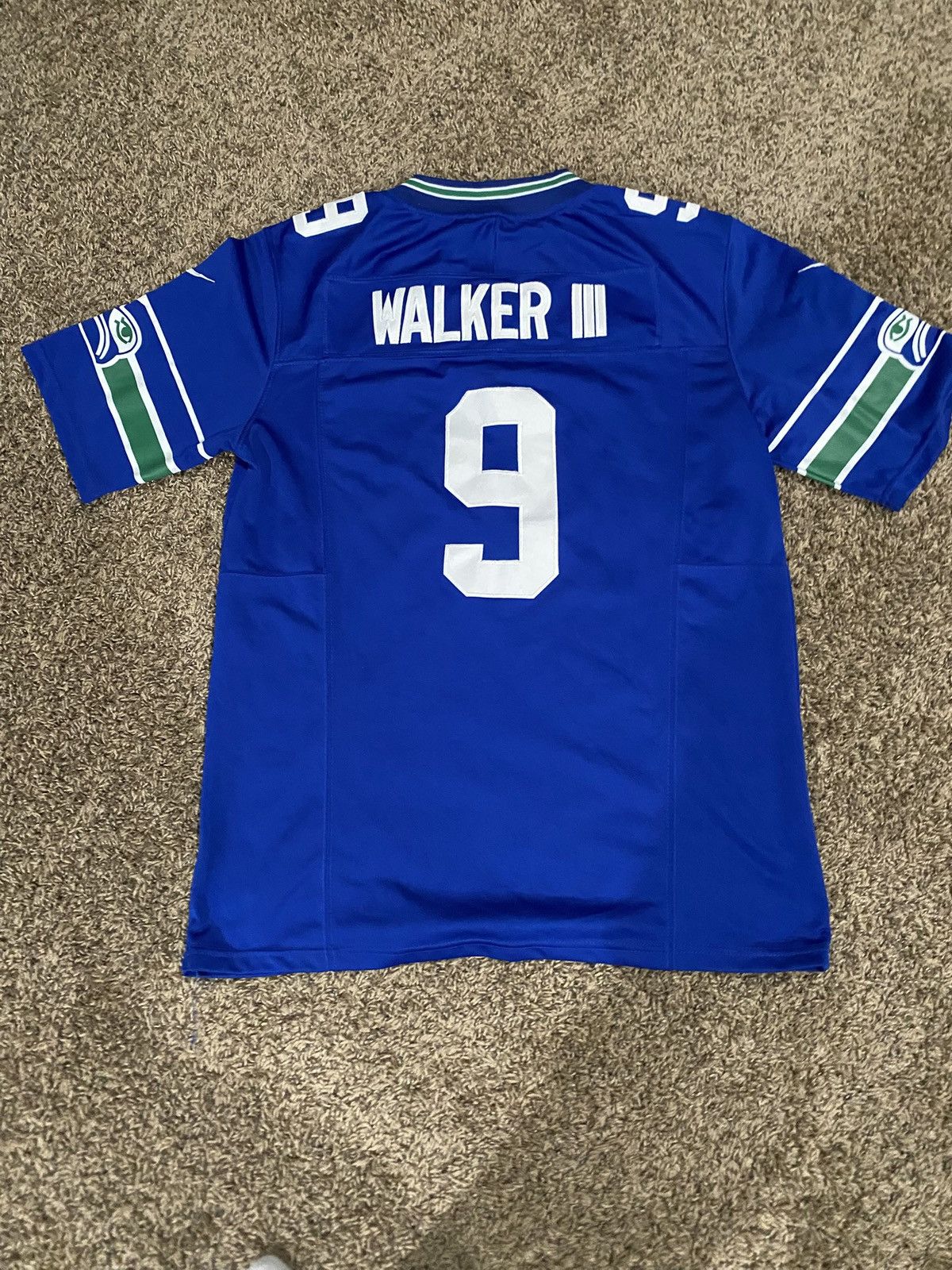 Nike Kennth Walker lll throwback Jersey Size US S / EU 44-46 / 1 - 2 Thumbnail