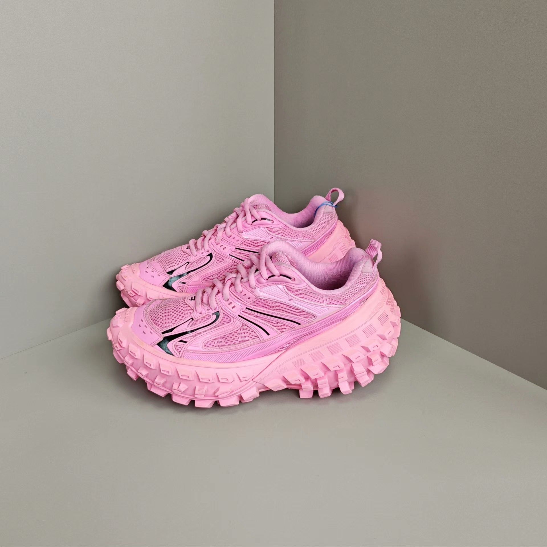 Balenciaga Balenciaga Lowtop Sneakers 7 Men Size US 7 / EU 40 - 1 Thumbnail