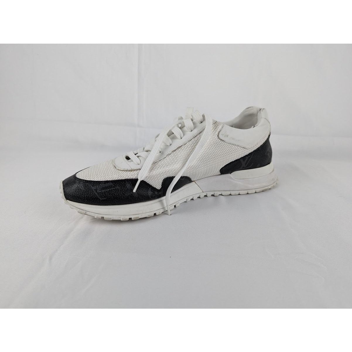 Louis Vuitton o1rshd1 Run Away Monogram Sneakers in White/Black Size US 10 / EU 43 - 4 Thumbnail