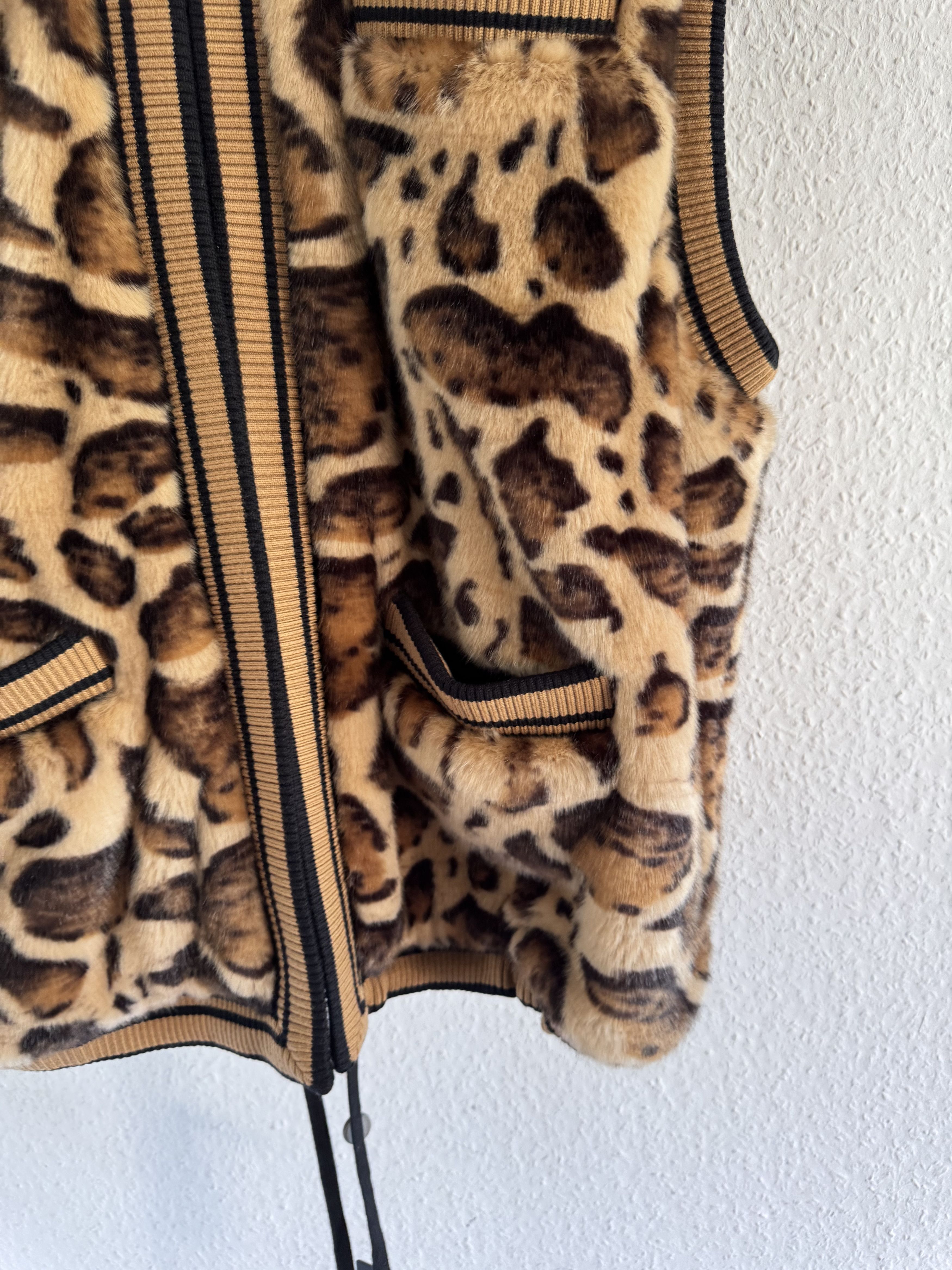 Dolce & Gabbana Fall Winter 2017 Leopard Faux Fur Hooded Vest Size US XL / EU 56 / 4 - 10 Thumbnail