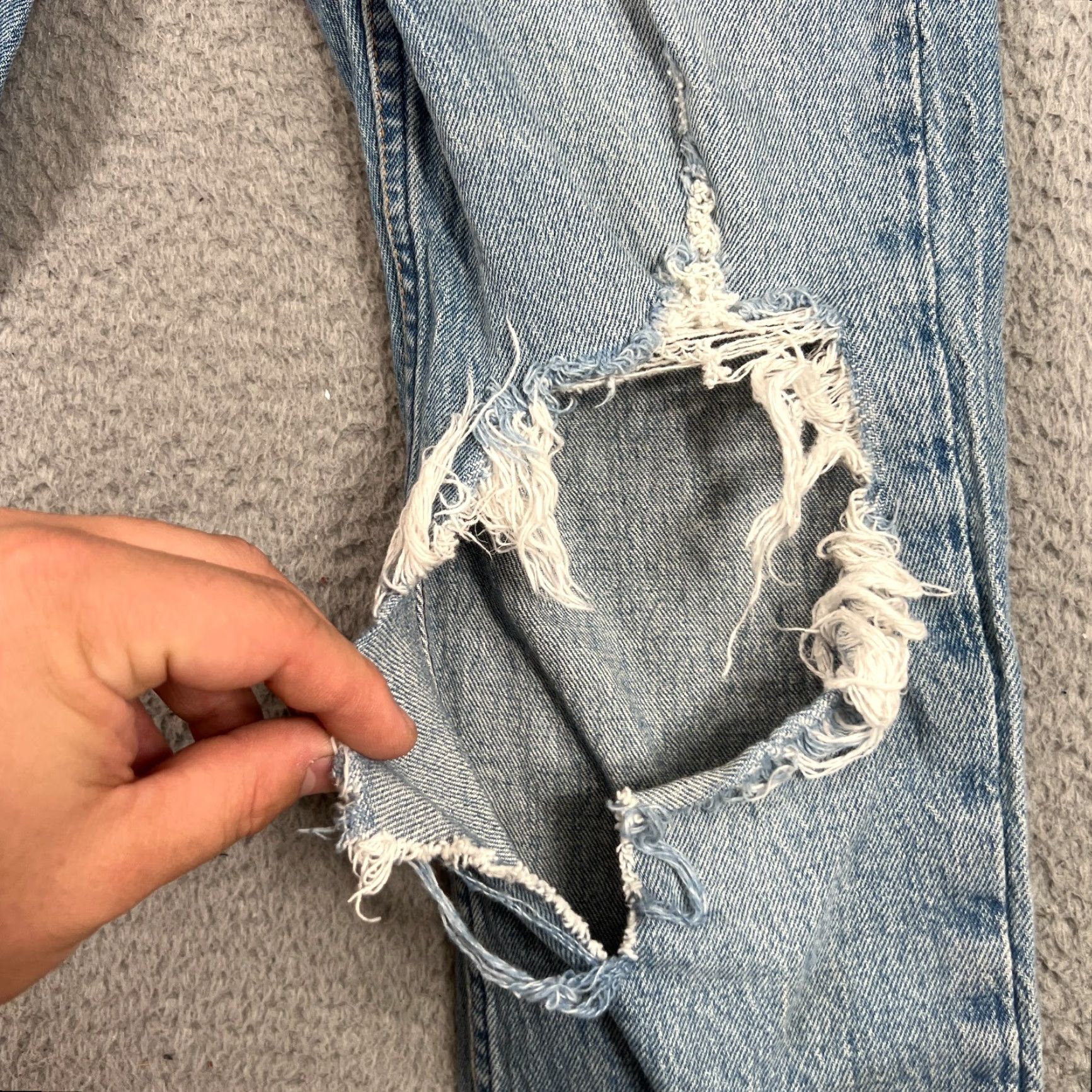 Abercrombie & Fitch Abercrombie & Fitch Mom Jeans Women's Size 2/26 Blue Denim Distressed High Rise Size 26" / US 2 / IT 38 - 5 Thumbnail