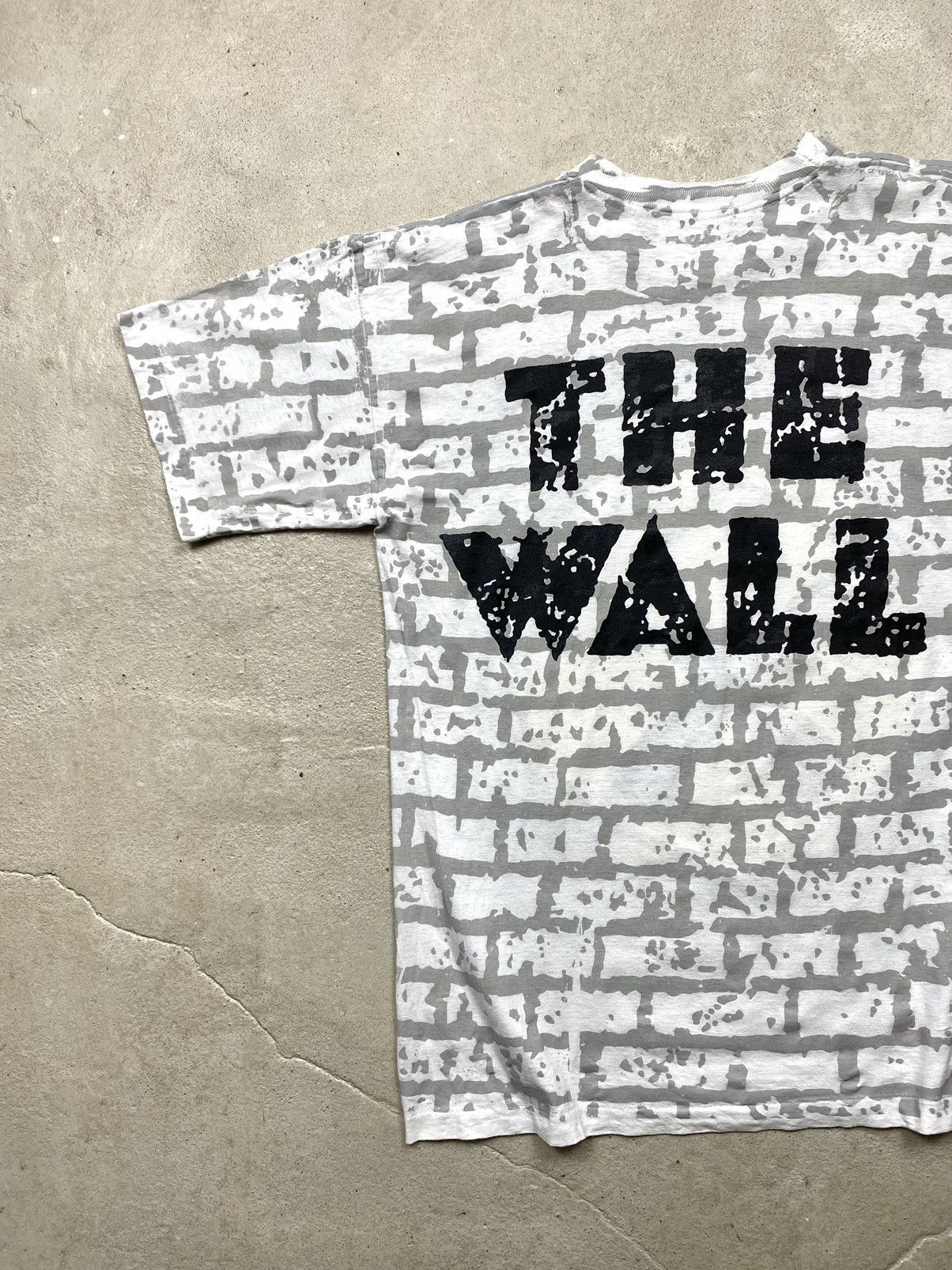 Band Tees Very Rare ! Vintage 1980’s Pink Floyd The Wall Album T Shirt Size US XL / EU 56 / 4 - 14 Thumbnail