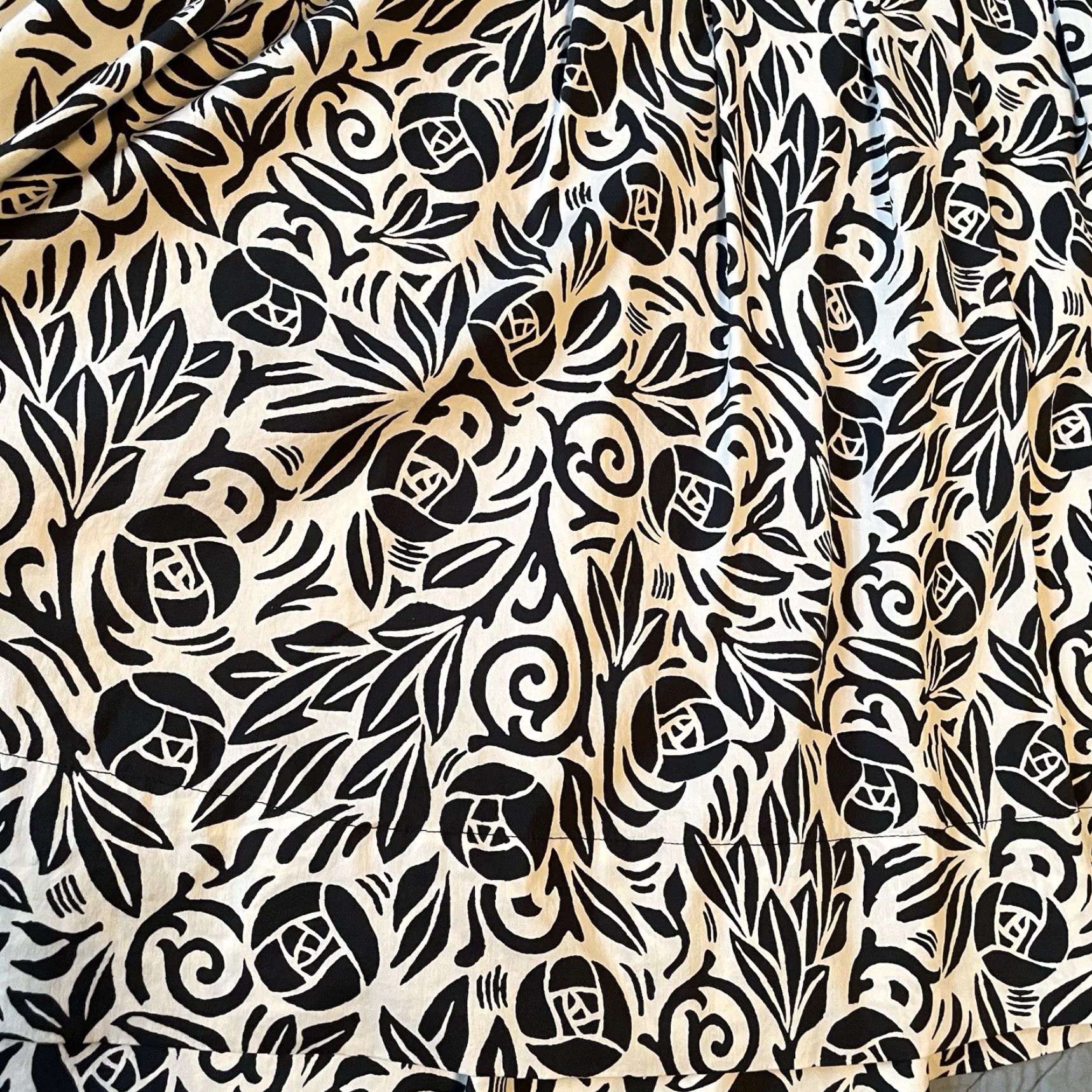 Bcbgmaxazria BCBGMAXAZRIA Skirt Adults Womens Knee Length A-Line Black Cream Silk Belted 2 MacIntosh Rose Morris Vintage No Size 26" / US 2 / IT 38 - 5 Thumbnail