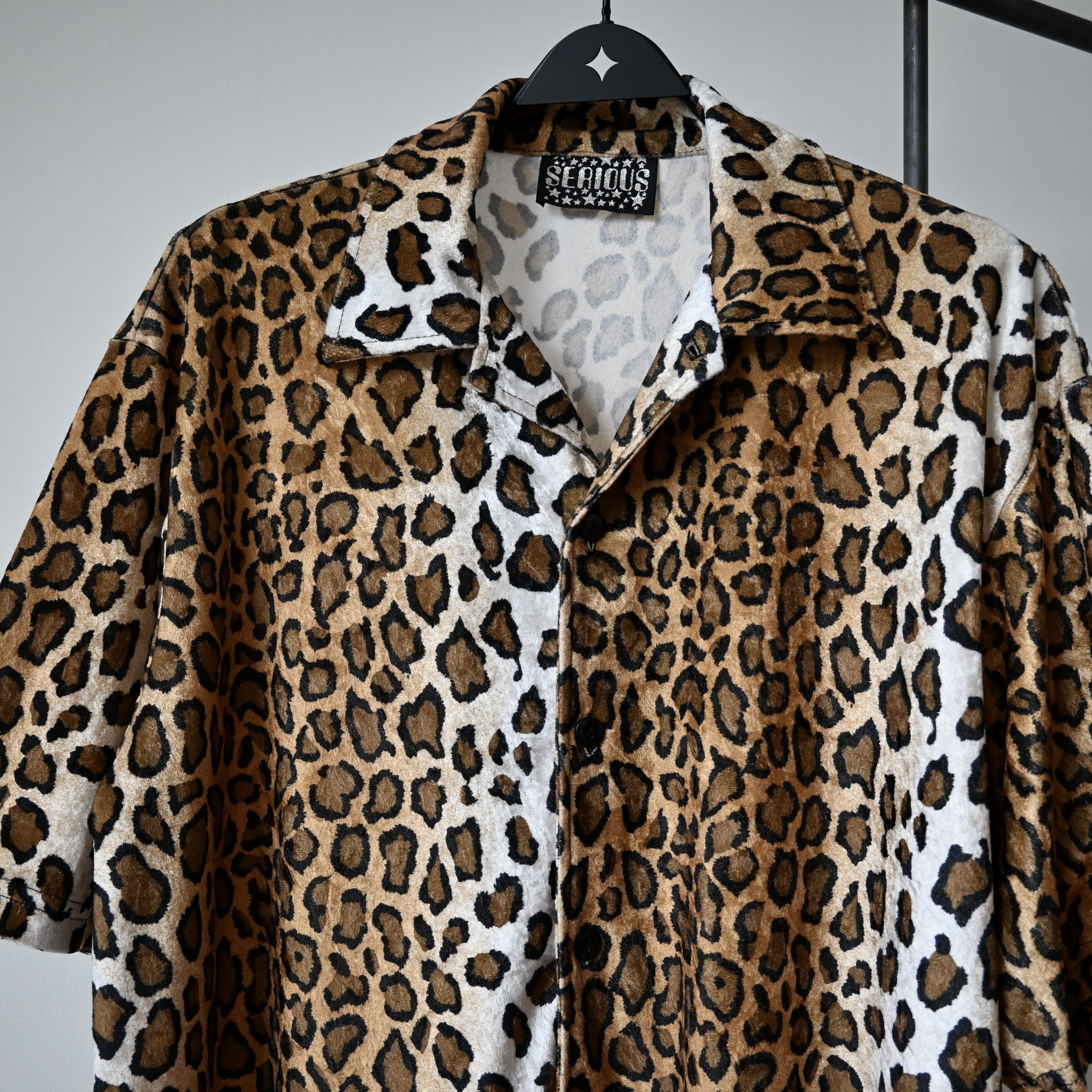 Vintage VTG 1990s Serious Clothing leopard fabric short sleeve shirt Size US L / EU 52-54 / 3 - 4 Thumbnail