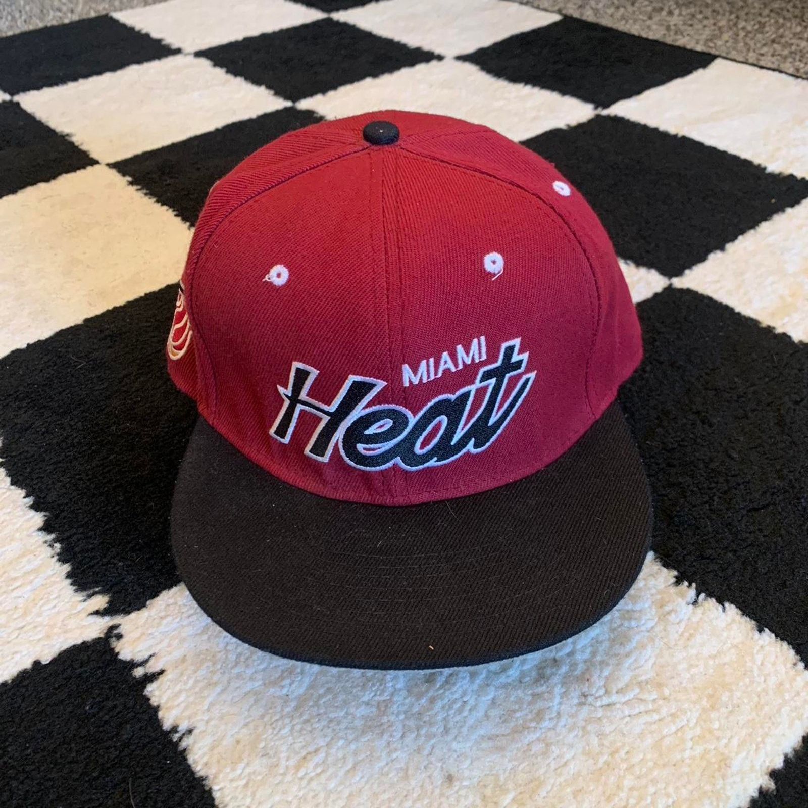 Mitchell & Ness Miami Heat NBA Mitchell & Ness Red Hat Flames Size ONE SIZE - 4 Thumbnail