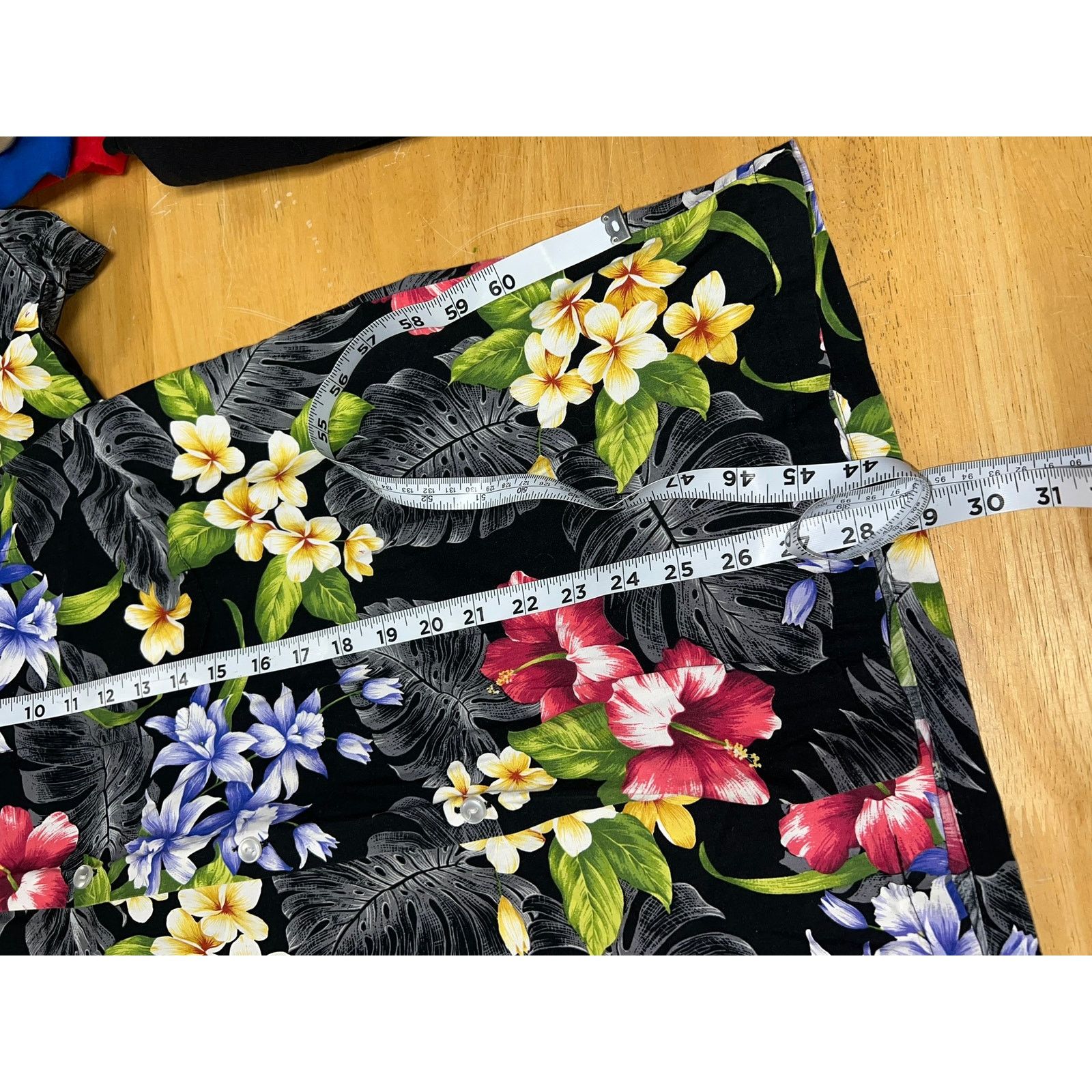 Vintage Vintage Hawaii Button Down Shirt Hawaiian Black Floral Tee Size US L / EU 52-54 / 3 - 11 Thumbnail