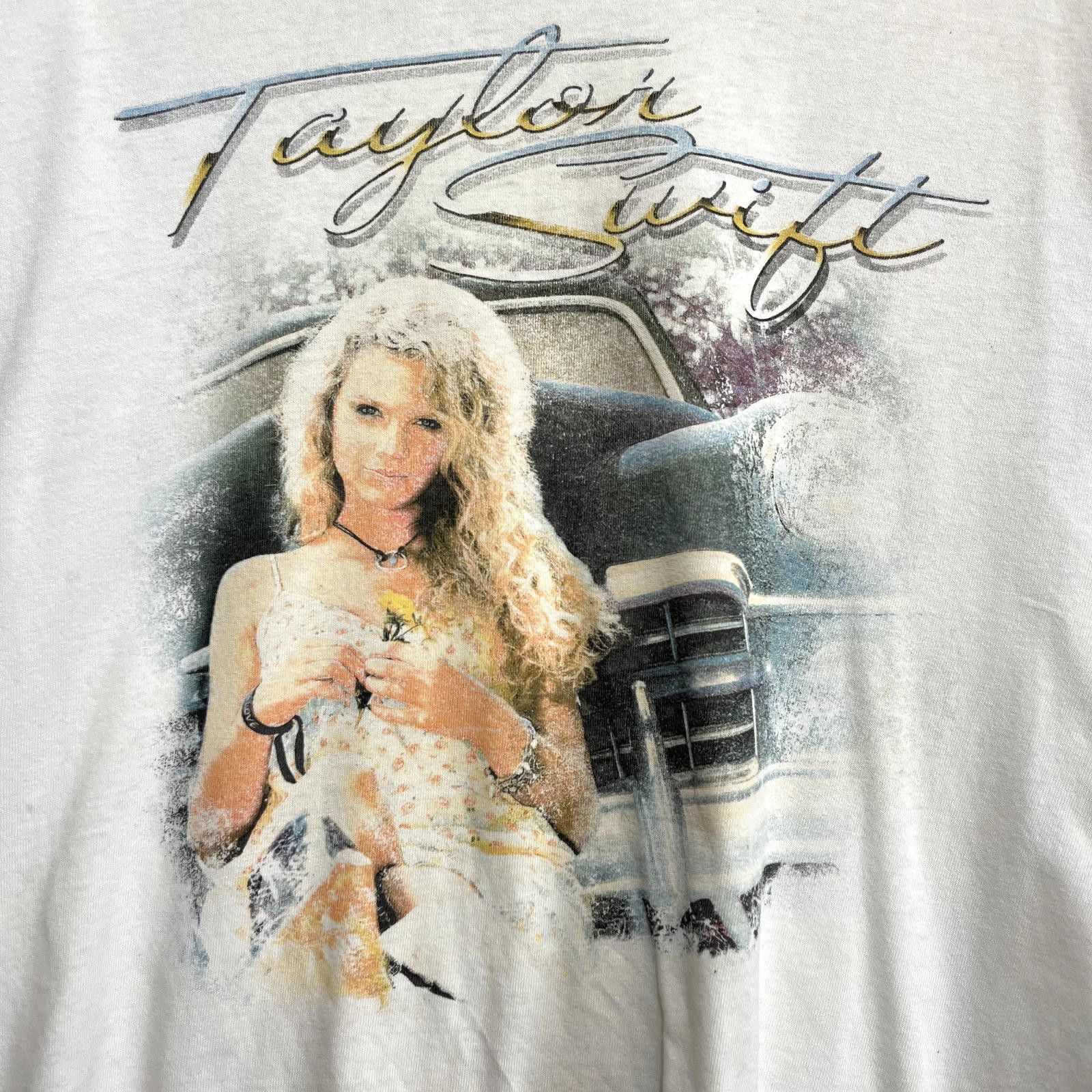 Hanes × Vintage Vintage 2007 Taylor Swift Debut Album T-Shirt Adult XL Size US XL / EU 56 / 4 - 4 Thumbnail