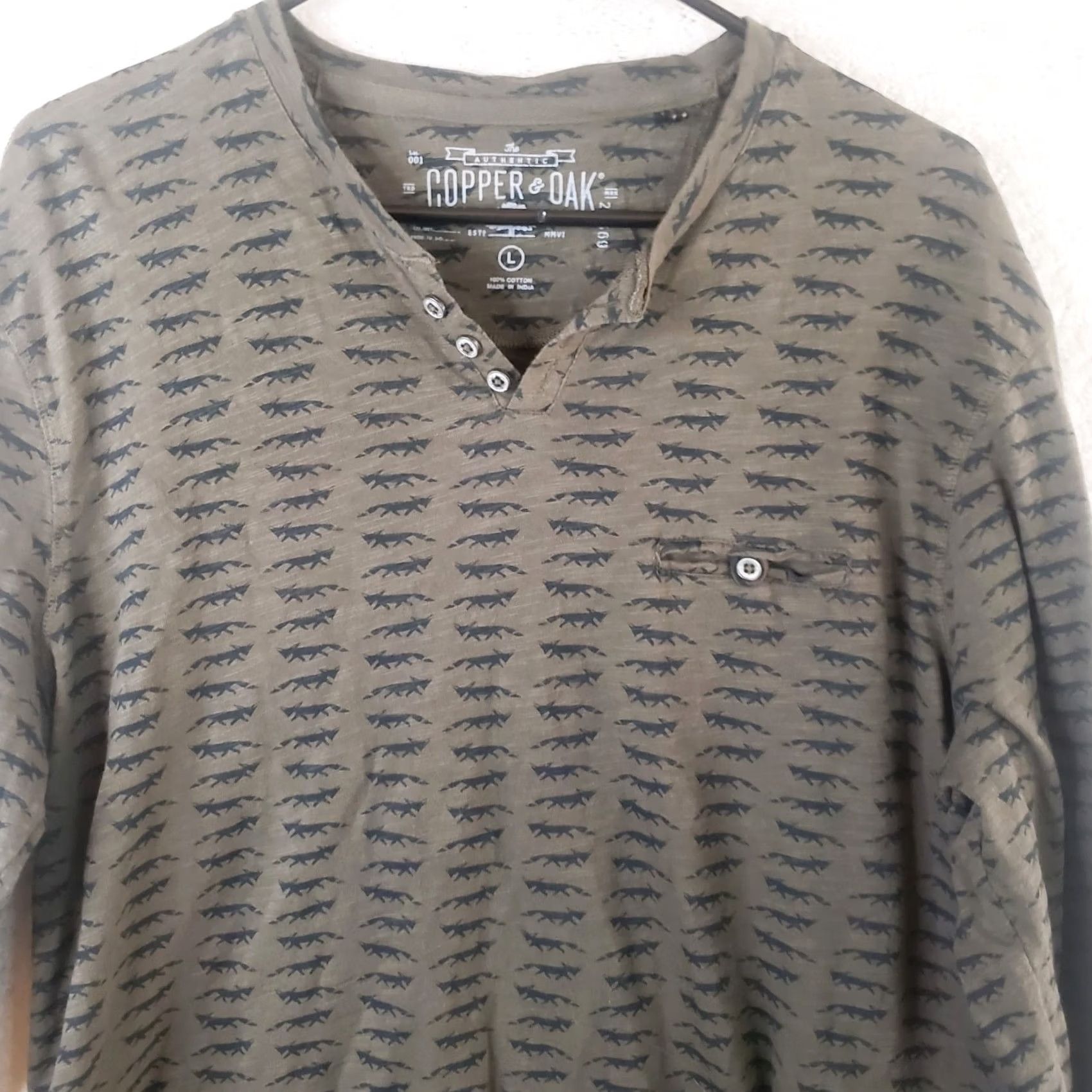 Vintage Copper and Oak Men’s L Army Green Fox Pattern Design Henley Pullover LS Shirt Size US L / EU 52-54 / 3 - 2 Thumbnail