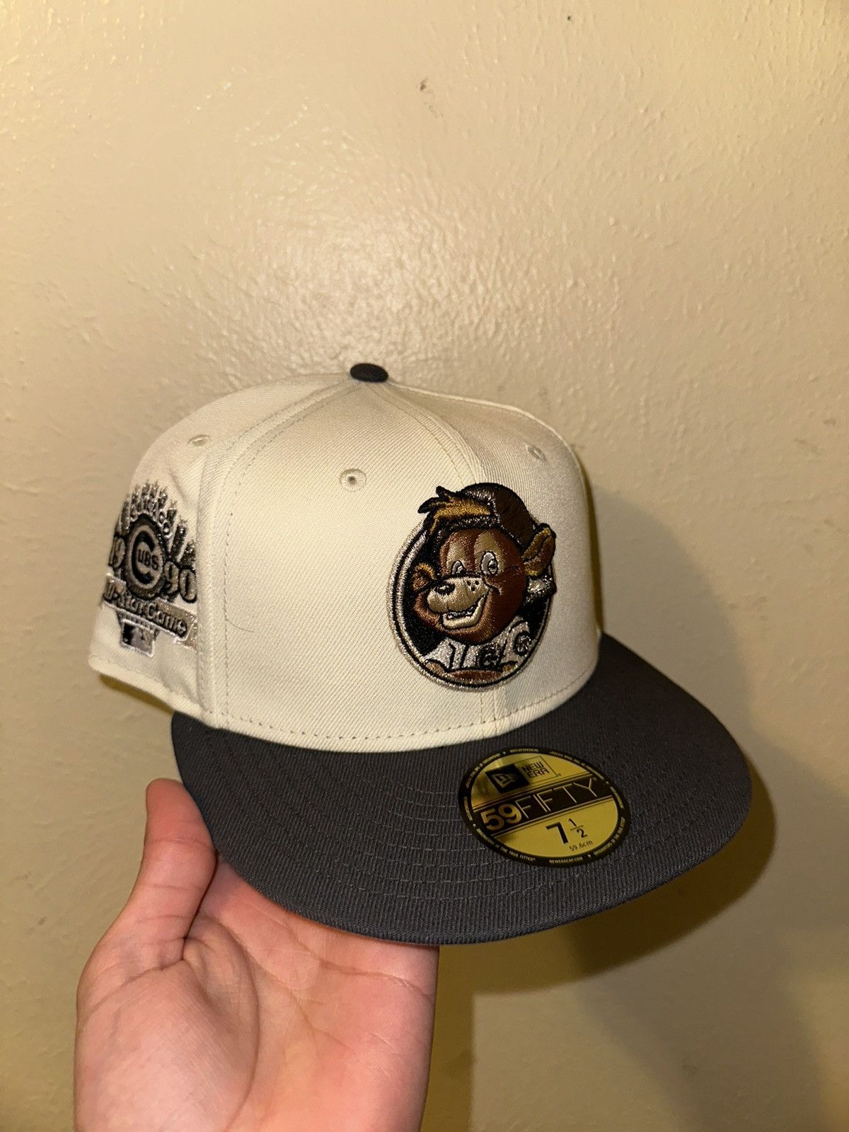 image of New Era Size 7 1/2 Chicago Cubs Clark The Bear Fitted in White, Men's