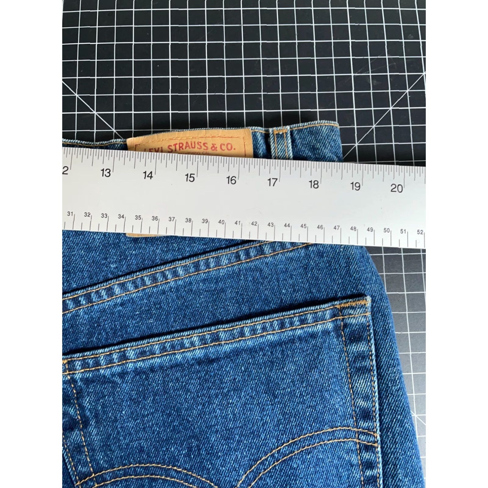 Levi's VINTAGE Levi's 550 Jeans Men’s 38 x 34 Blue Relaxed Fit 1998 90s Grunge Retro 29 Inseam Zip Fly Straight Mens Regular Denim 100% Cotton Mexico Size US 36 / EU 52 - 5 Thumbnail