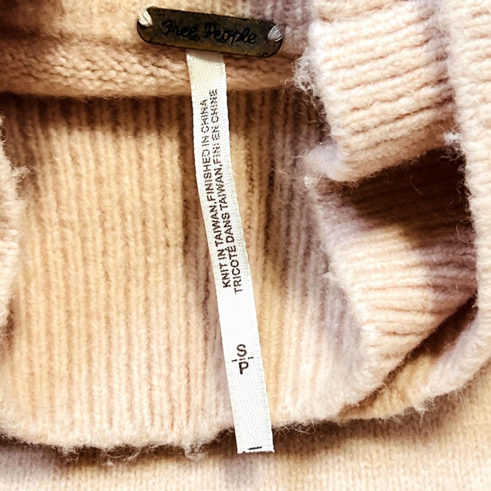 Free People VINTAGE? No. Free People Sweater Womens Small Pink Turtleneck Pullover Cozy Knit Wool Blend Size S / US 4 / IT 40 - 7 Thumbnail