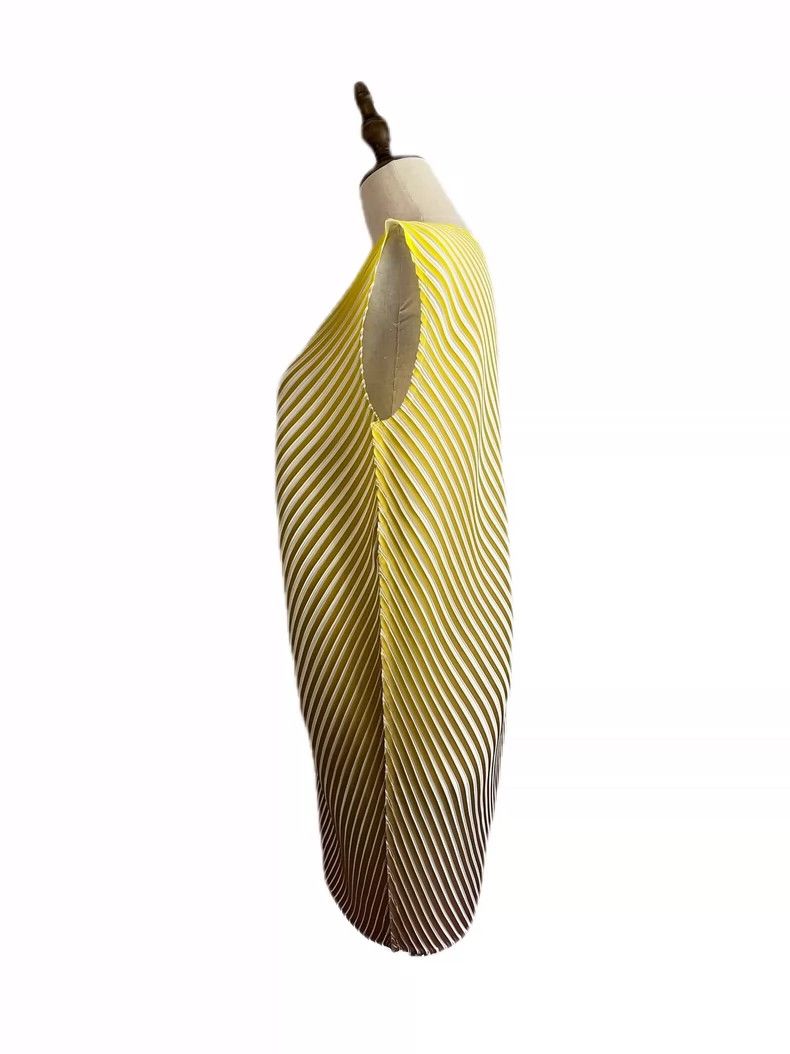Issey Miyake Issey Miyake size:2 Yellow main line gradient color round Size S / US 4 / IT 40 - 2 Thumbnail