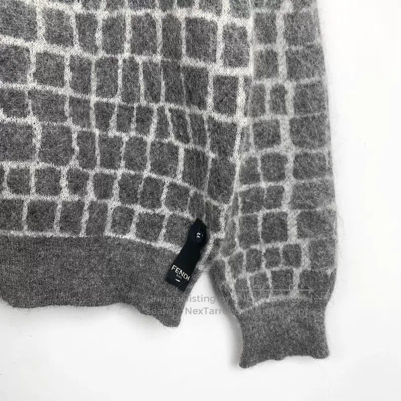 Fendi Fendi Logo letter grid design gray round neck knit Size US M / EU 48-50 / 2 - 4 Thumbnail