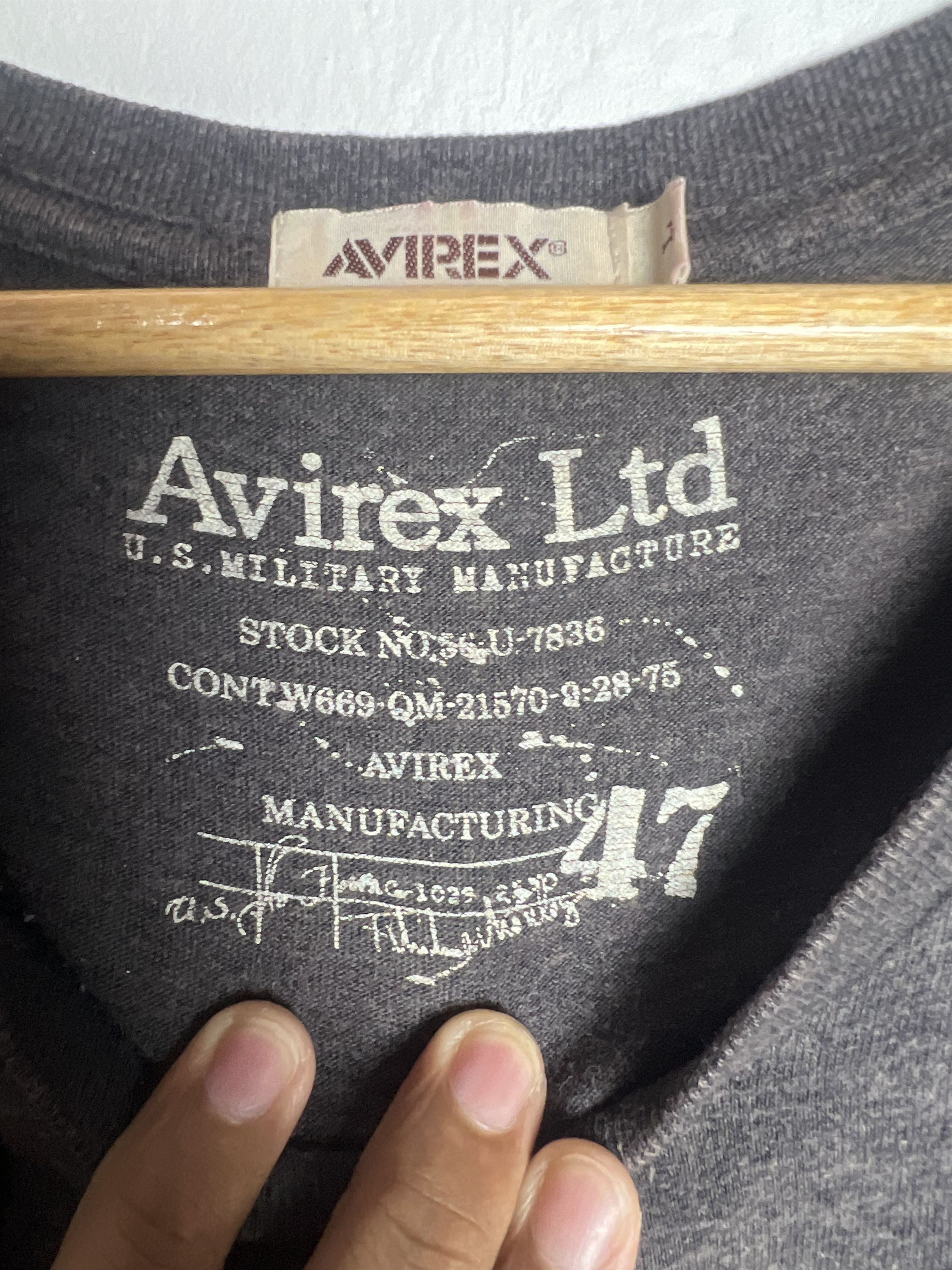 Avirex Avirex V Neck Tshirt Size US L / EU 52-54 / 3 - 8 Thumbnail