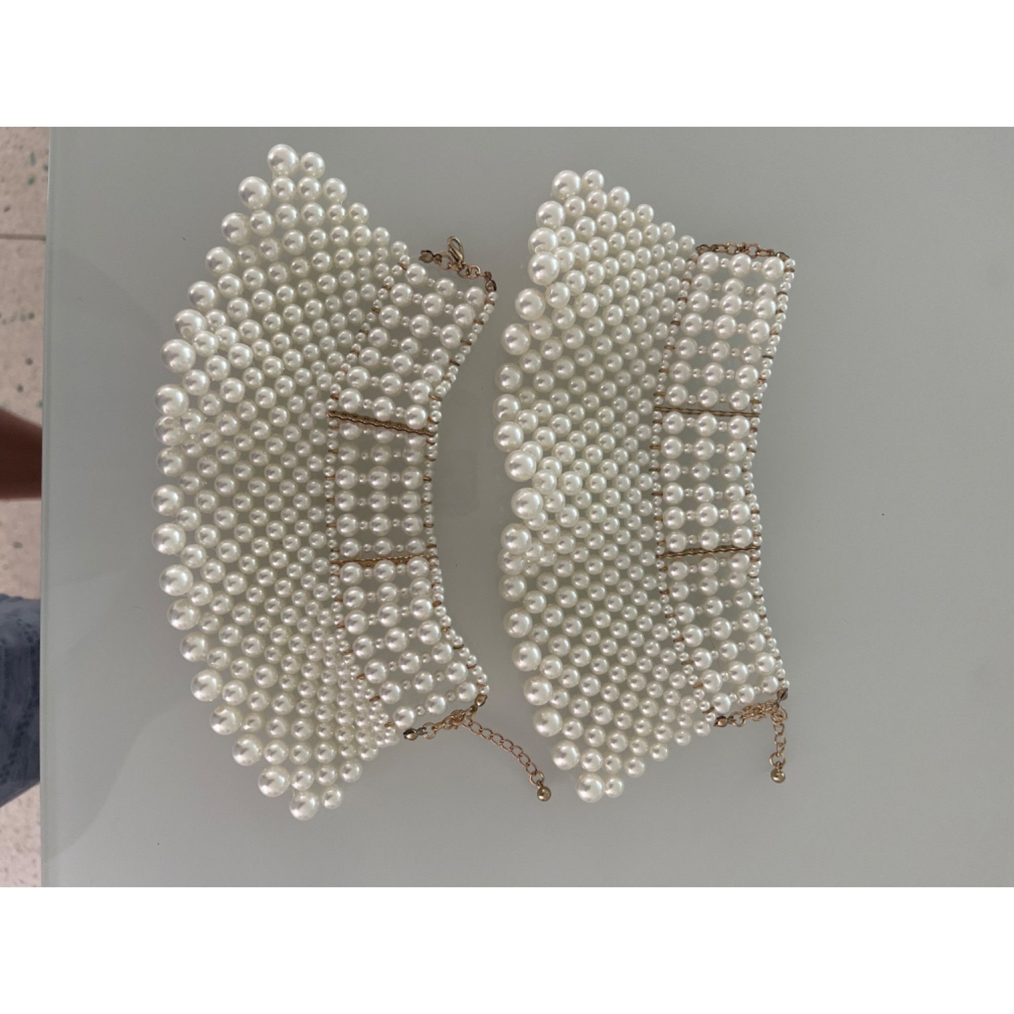 Vintage Womens Pearl Collar and Cuffs Set One Size