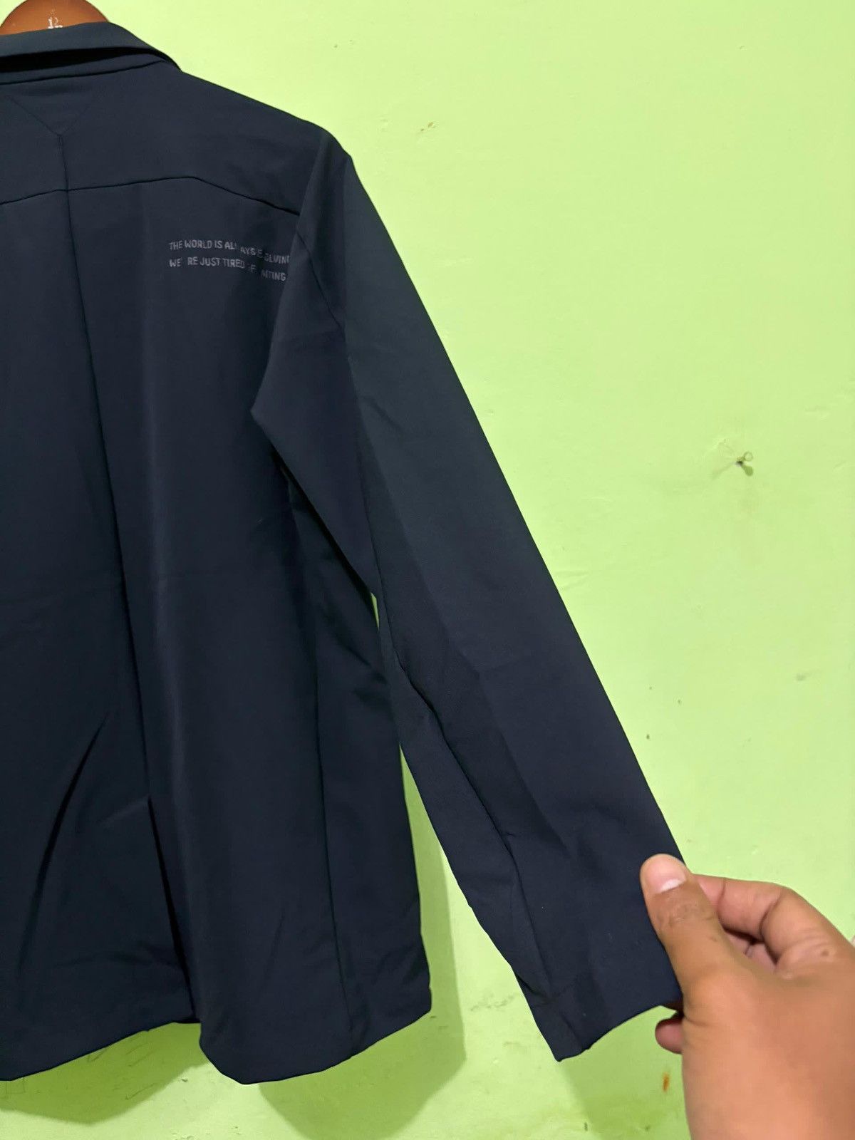 Oakley VTG Oakley Light Jacket Design The World Is Always Involving Size US L / EU 52-54 / 3 - 9 Thumbnail