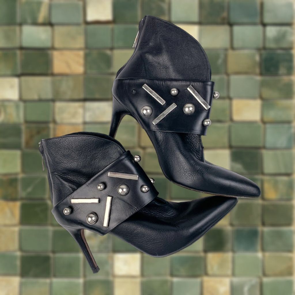 Donald Pliner VINTAGE Donald Pliner Vero Cuoio Black Silver Studded Zip Bootie Heels 7.5 M Womens Pump Leather Vintage Yes Black 7.5M Heel Bootie Shoes Size US 8 / IT 38 - 1 Thumbnail