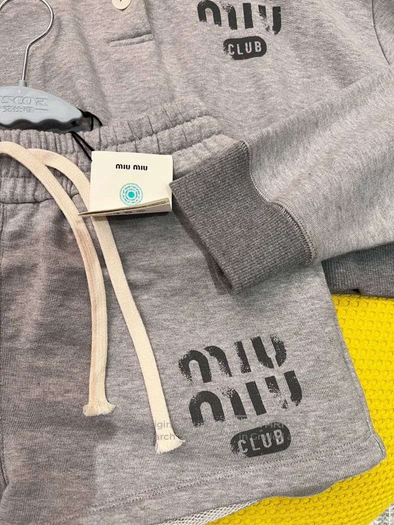 Miu Miu Miu Miu Size s Grey polo neck sweater Size S / US 4 / IT 40 - 2 Thumbnail