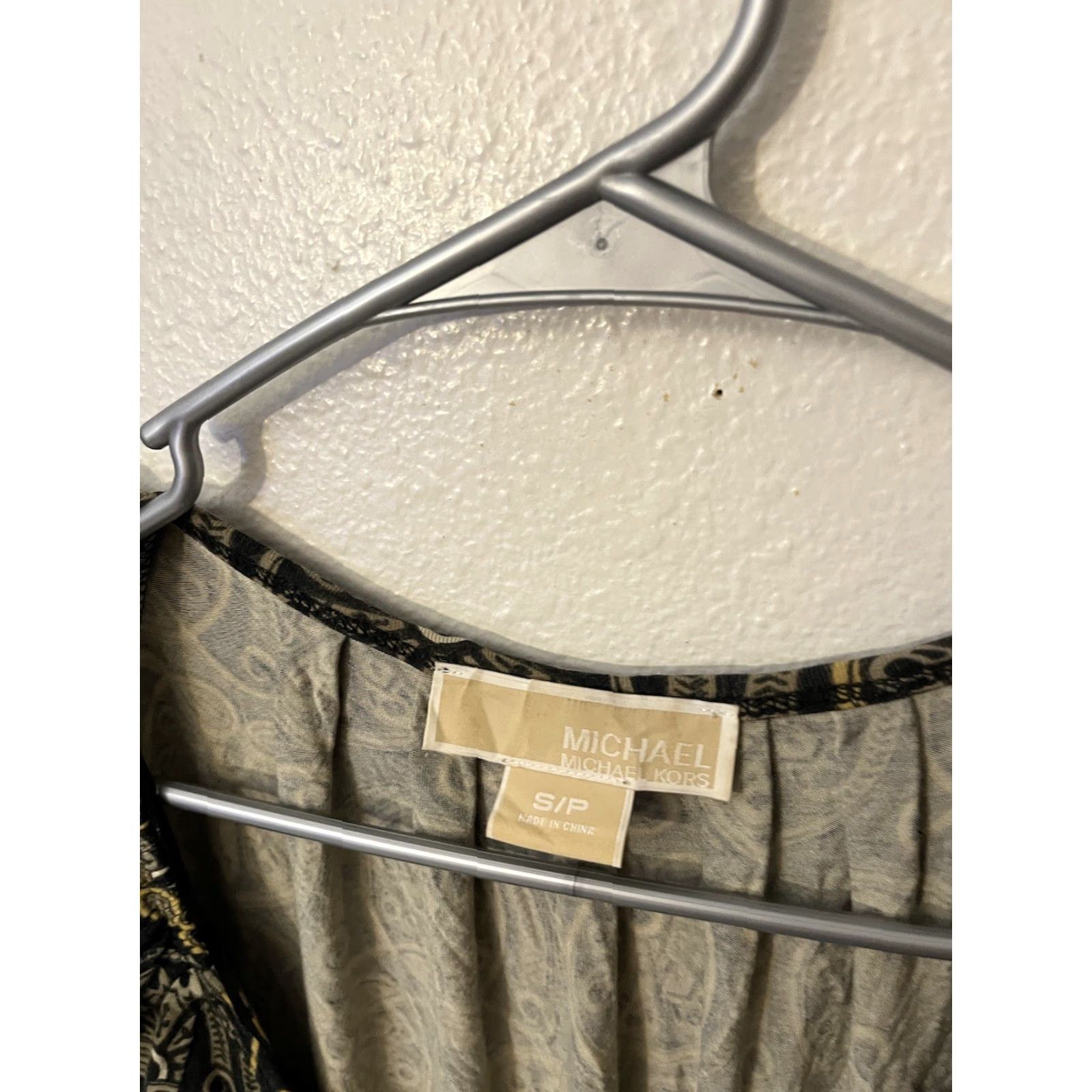 Michael Kors Michael Kors Women’s Top Blouse Small Green Geometric Print Short Sleeve Size S / US 4 / IT 40 - 2 Thumbnail
