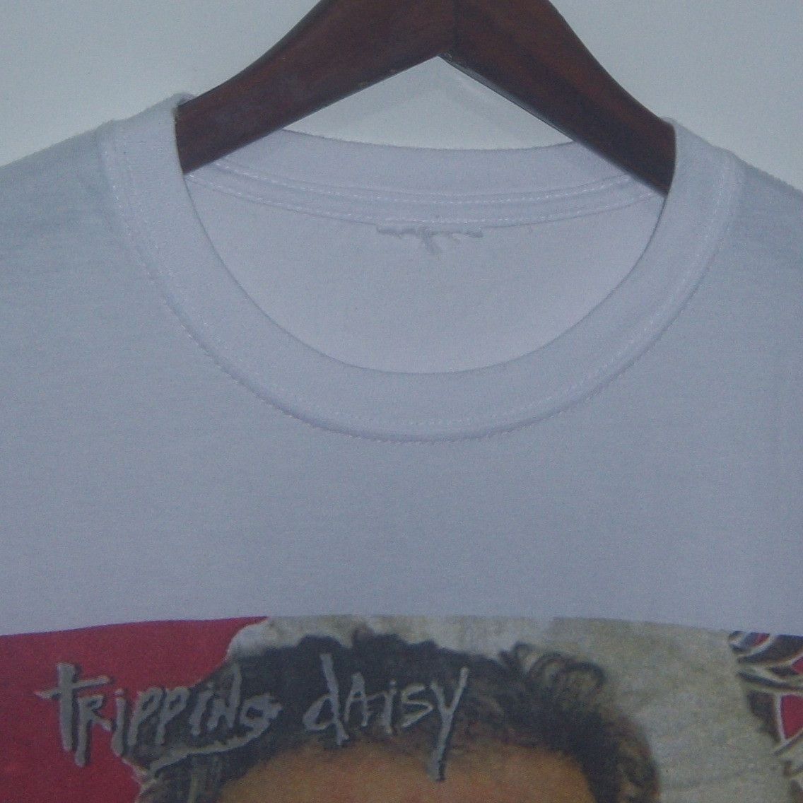 Band Tees Y2k Tripping Daisy Kroq 106.7 FM Band Tees Size US L / EU 52-54 / 3 - 7 Thumbnail