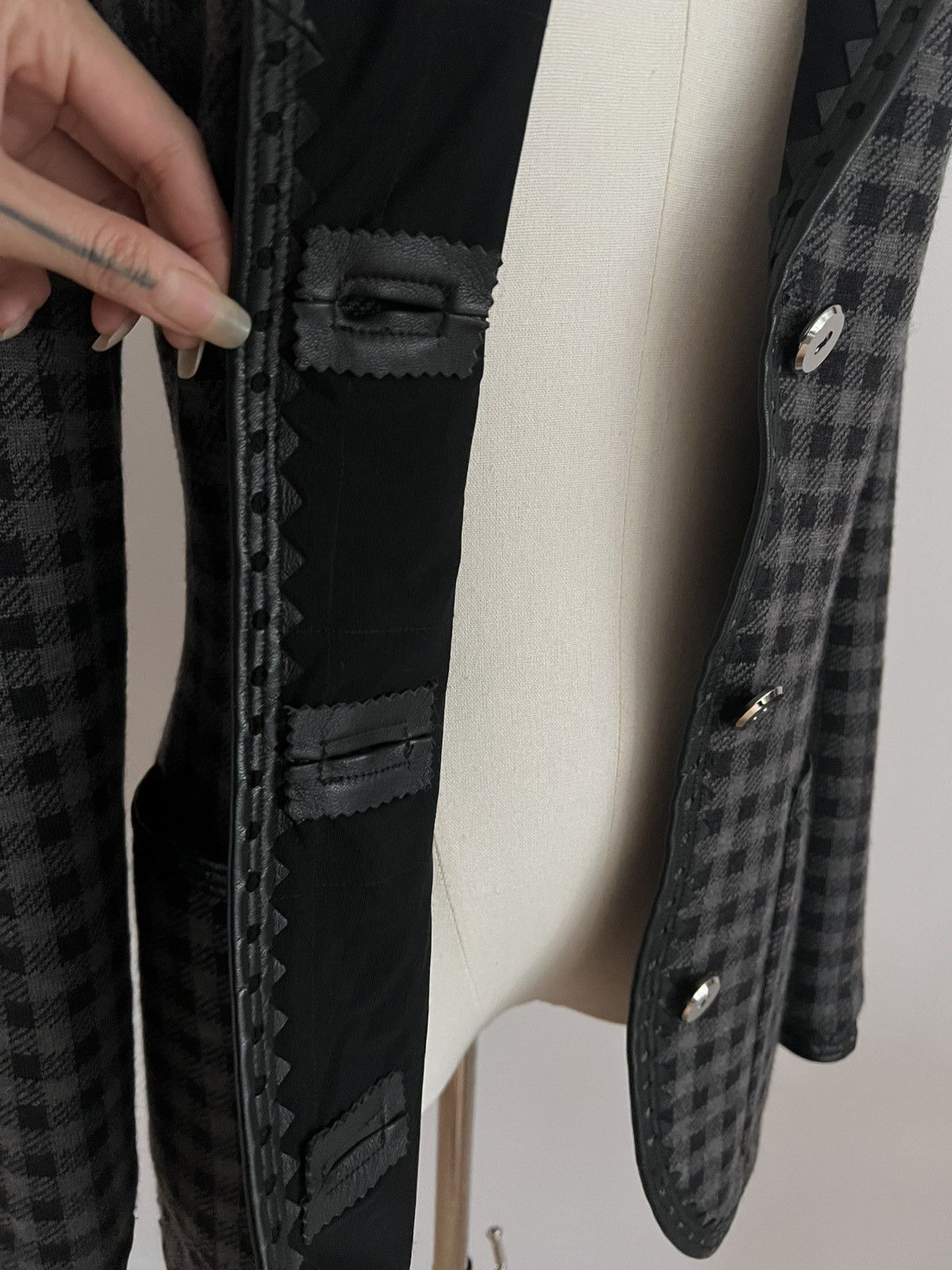 Gianfranco Ferre Gianfranco Ferré Vintage 1990s Checked Blazer – Size S Size XS / US 0-2 / IT 36-38 - 9 Thumbnail