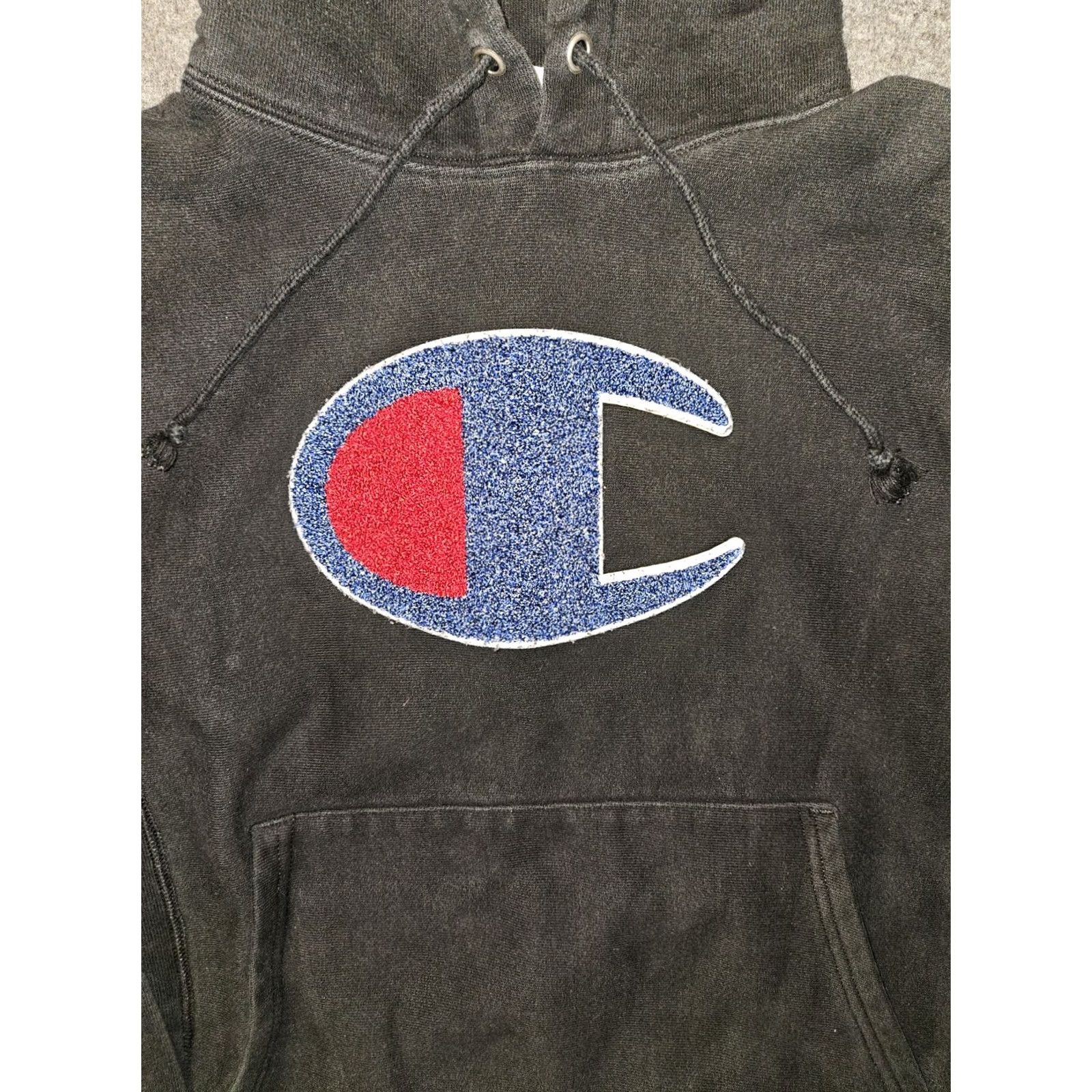 Champion VINTAGE Champion Hoodie Mens Small Black Drawstring Embroidered Logo Reverse Weave Pullover Sports Size US S / EU 44-46 / 1 - 6 Thumbnail