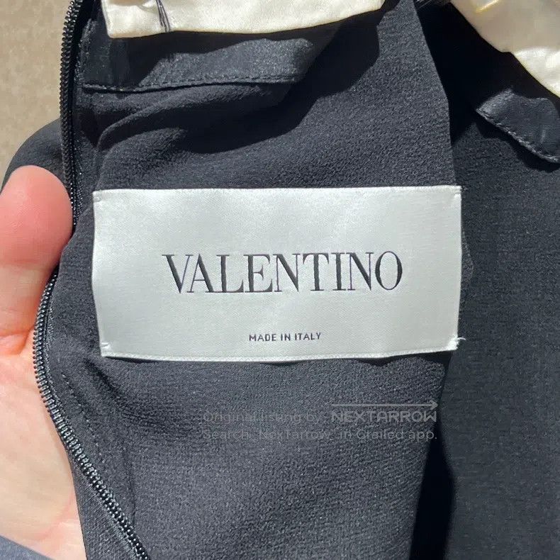 Valentino Valentino A beaded dress with a black embroidered neckline Size S / US 4 / IT 40 - 3 Thumbnail