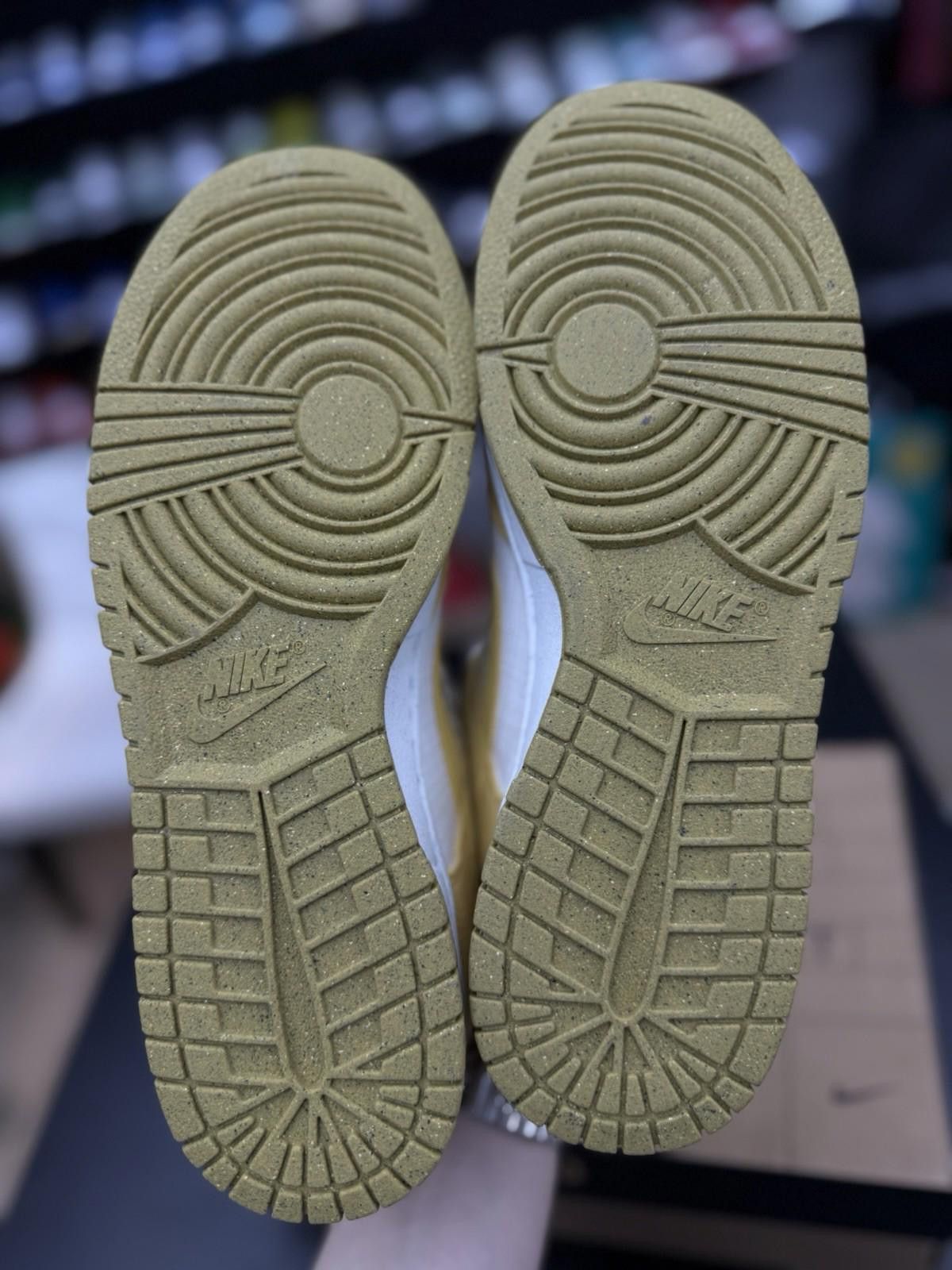 Nike DV1681-100 Nike Dunk Low Sun Club Sanded 9.5 Size US 9.5 / EU 42-43 - 10 Thumbnail