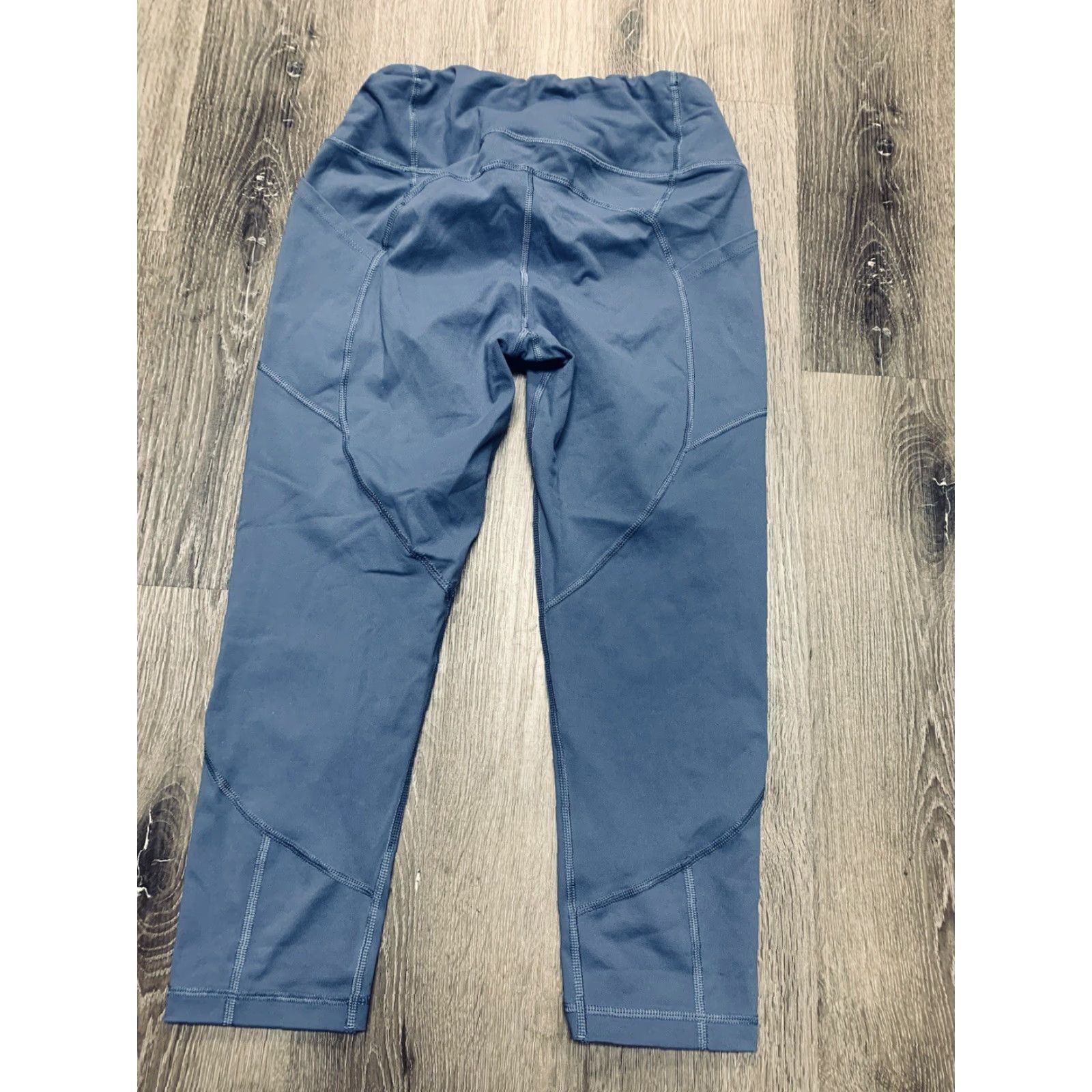 Victoria's Secret Victoria's Secret Victoria Sport Capri Leggings Womens M Violet Capri Leggings Athletic Activewear Pockets Elastic Waist Stretch Solid Violet Size 32" / US 10 / IT 46 - 4 Thumbnail