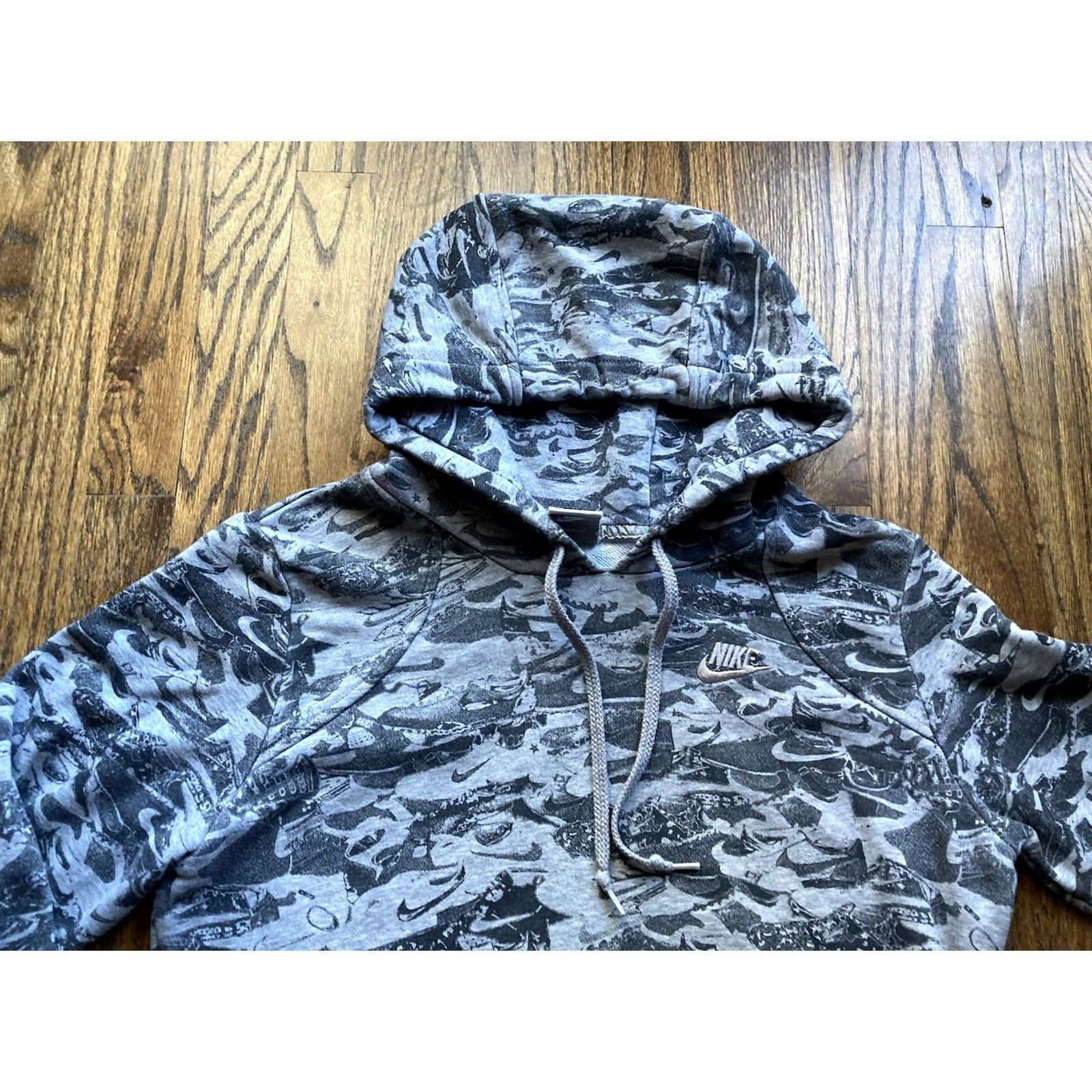 Nike Nike Hoodie Mens Size Large AOP Sweatshirt Gray Camo Pullover Drawstring Swoosh Size US L / EU 52-54 / 3 - 4 Thumbnail