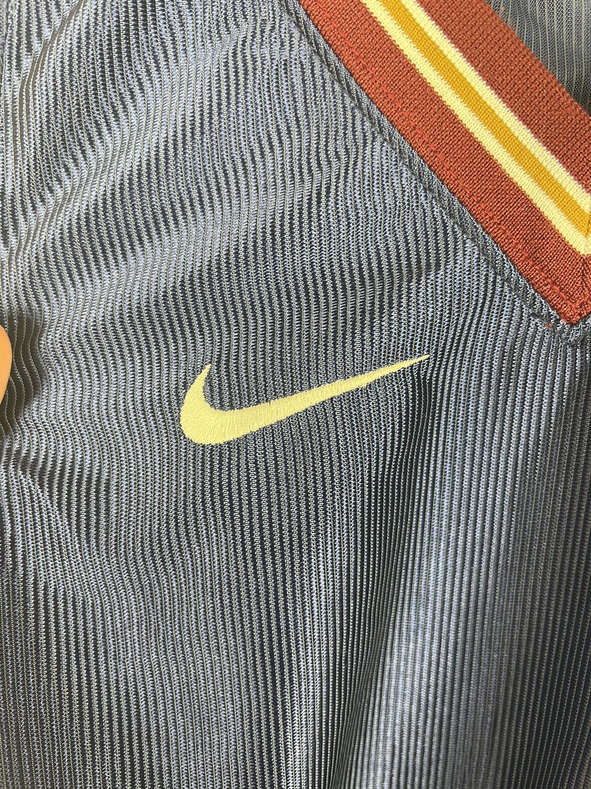 Nike Vintage Nike Small Swoosh 90s Tank Top Tee Size US L / EU 52-54 / 3 - 5 Thumbnail