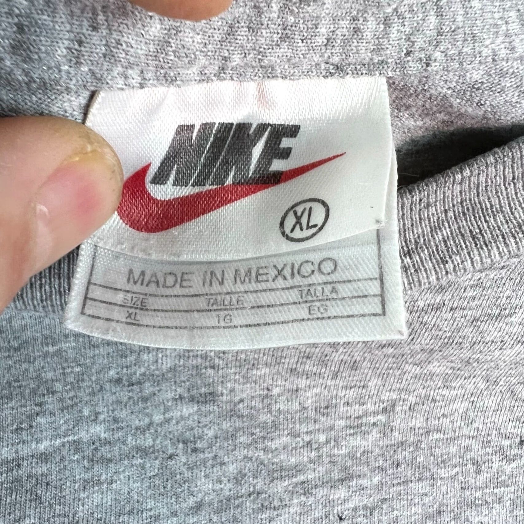 Nike VINTAGE Nike Shirt Adult XL Gray Authentic Athletics Graphic Tee Distressed USA 90s Mens Size US XL / EU 56 / 4 - 5 Thumbnail