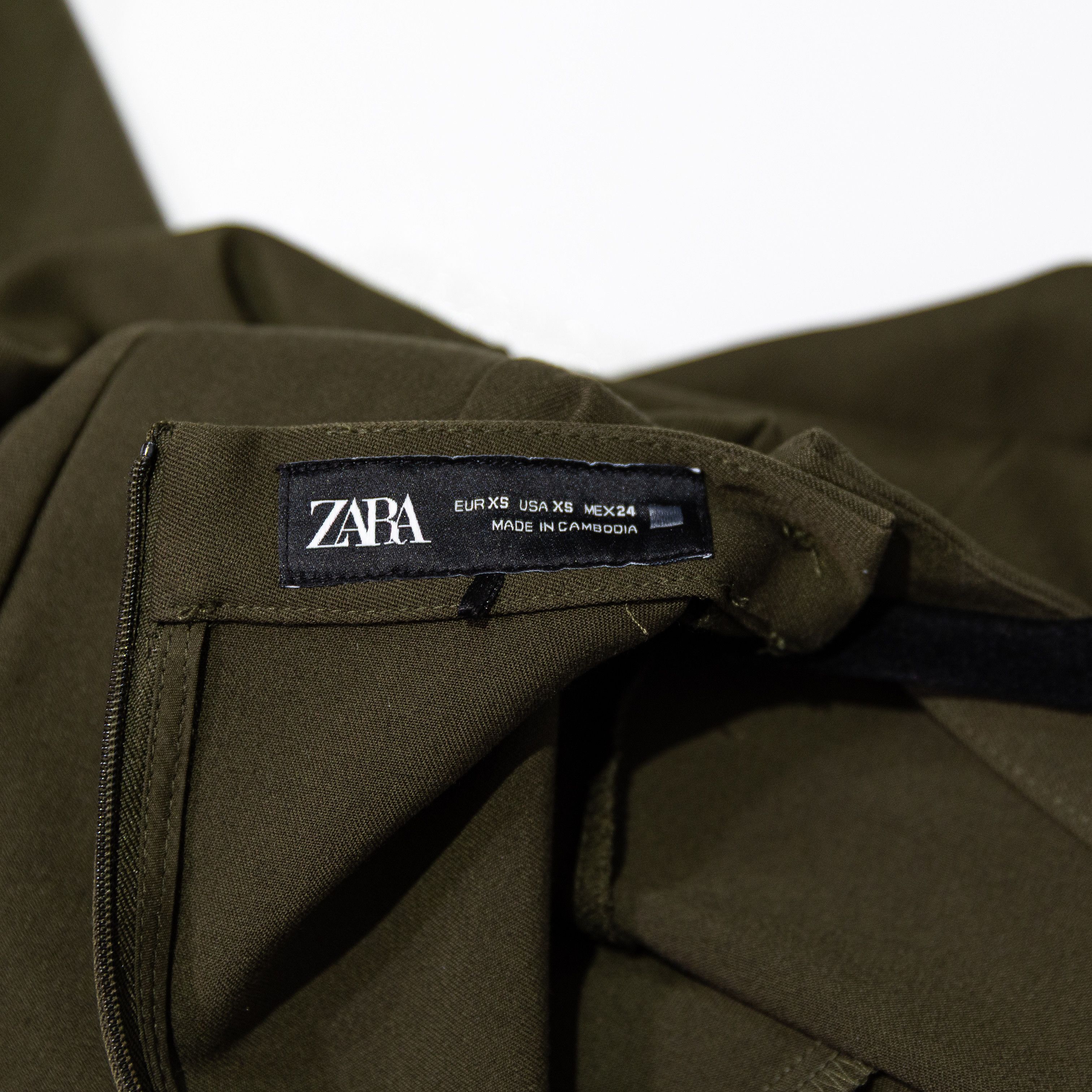 Zara Zara Stretch Knit Pleated Mock Neck Button Size XS / US 0-2 / IT 36-38 - 2 Thumbnail