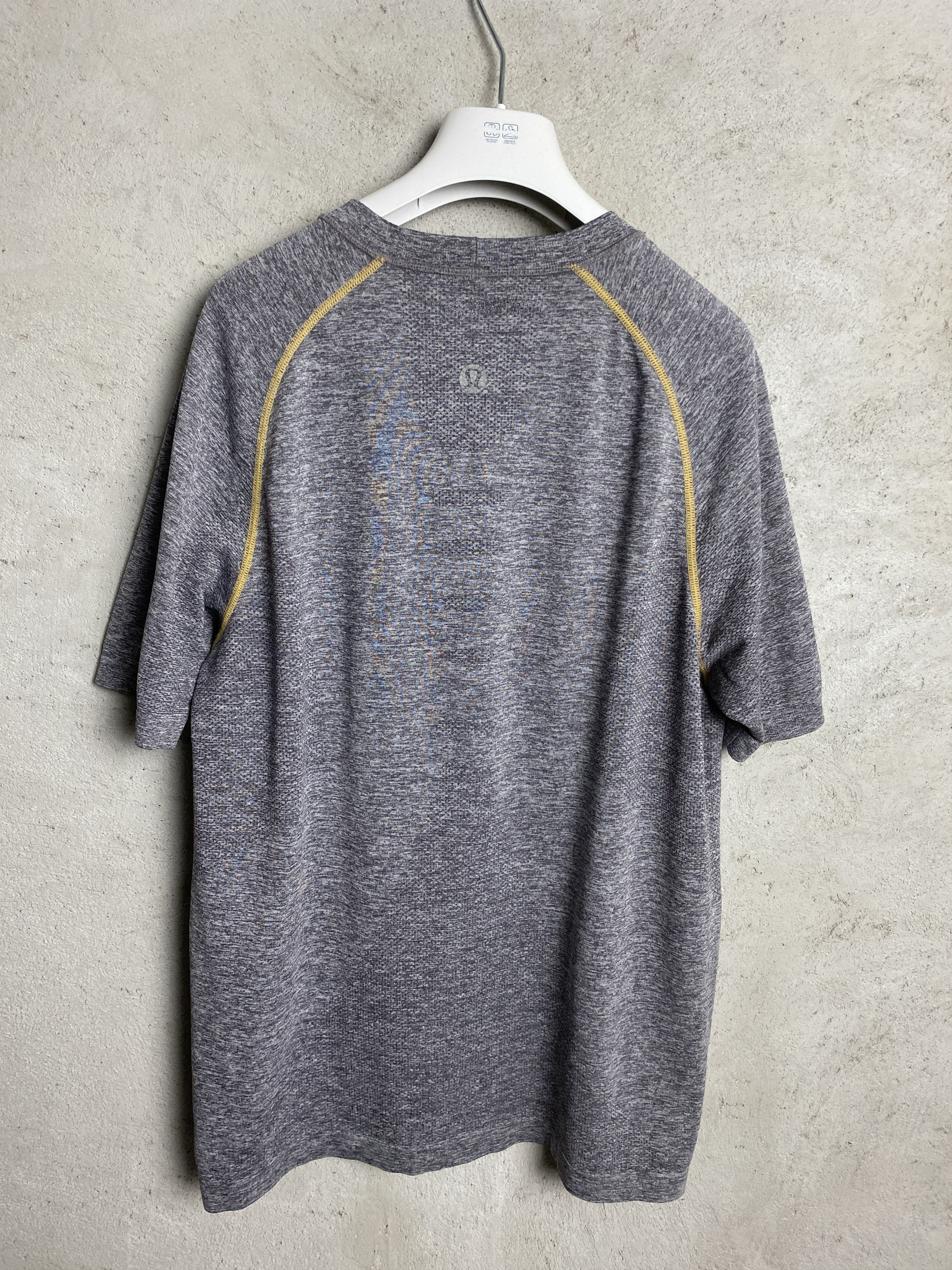 Lululemon Lululemon t-shirt tee gym yoga pilates sport Size US L / EU 52-54 / 3 - 1 Thumbnail