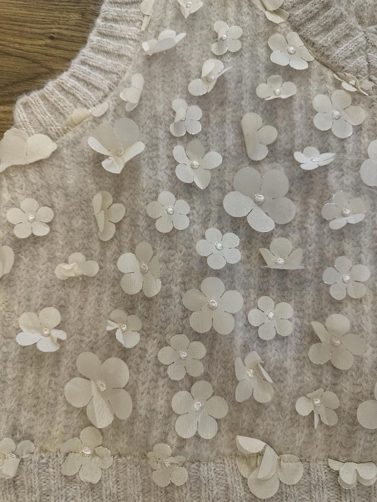 Zara Knitted waistcoat with small flowers BNWT Size S / US 4 / IT 40 - 2 Thumbnail